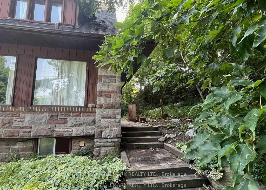 104 Ridgewood Road, #Upper