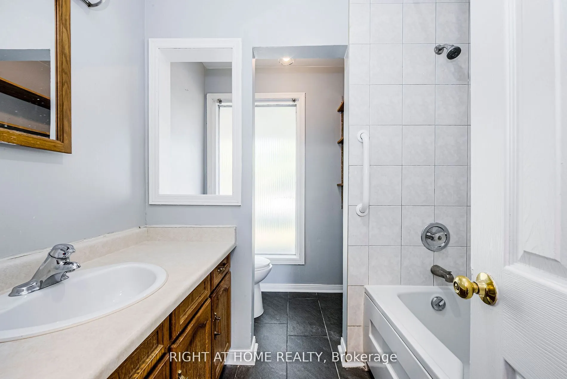 1715 Rossland Road E, #Main-A