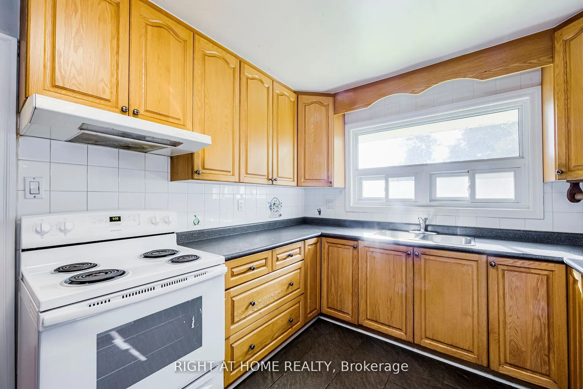 1715 Rossland Road E, #Main-A