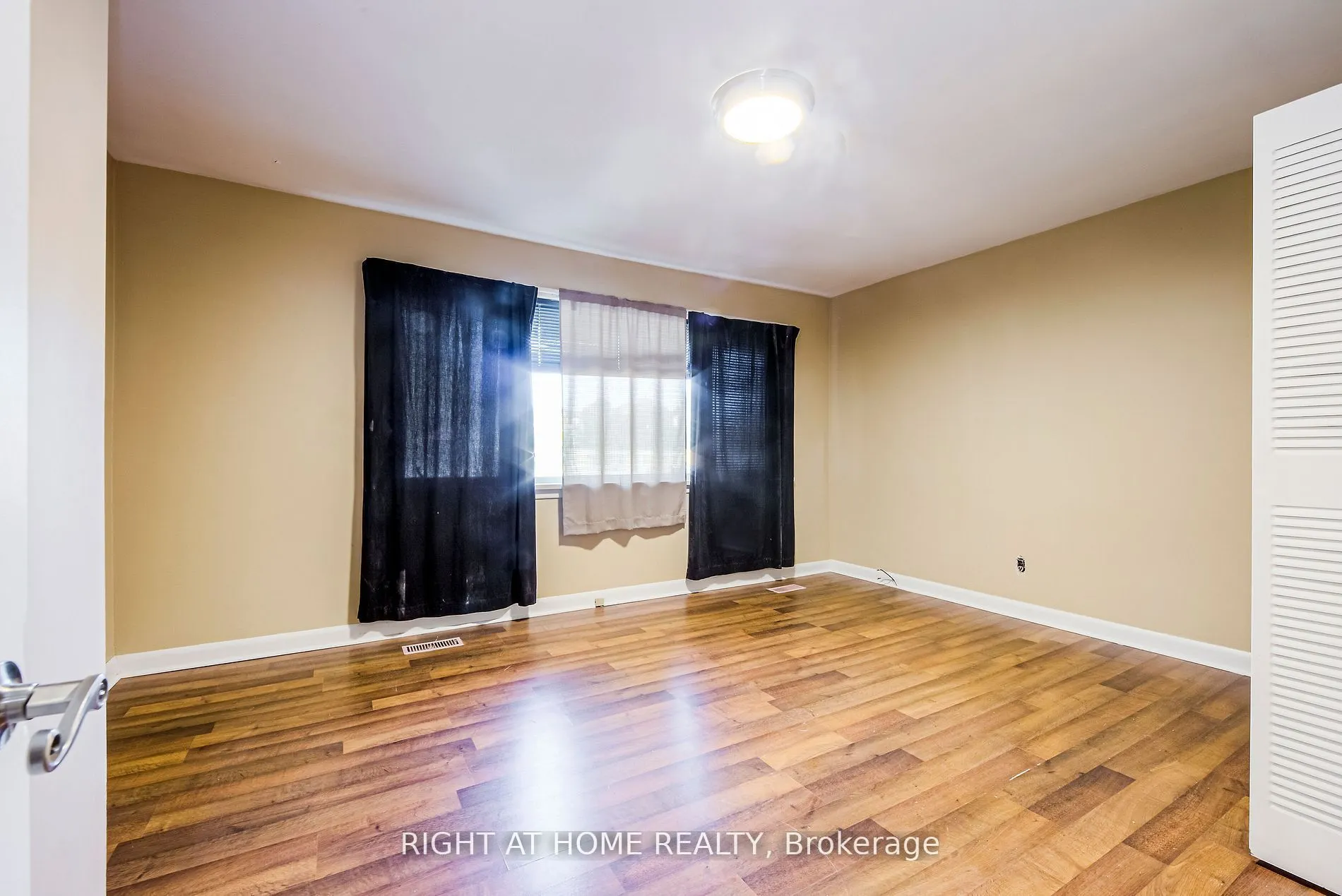 1715 Rossland Road E, #Main-A