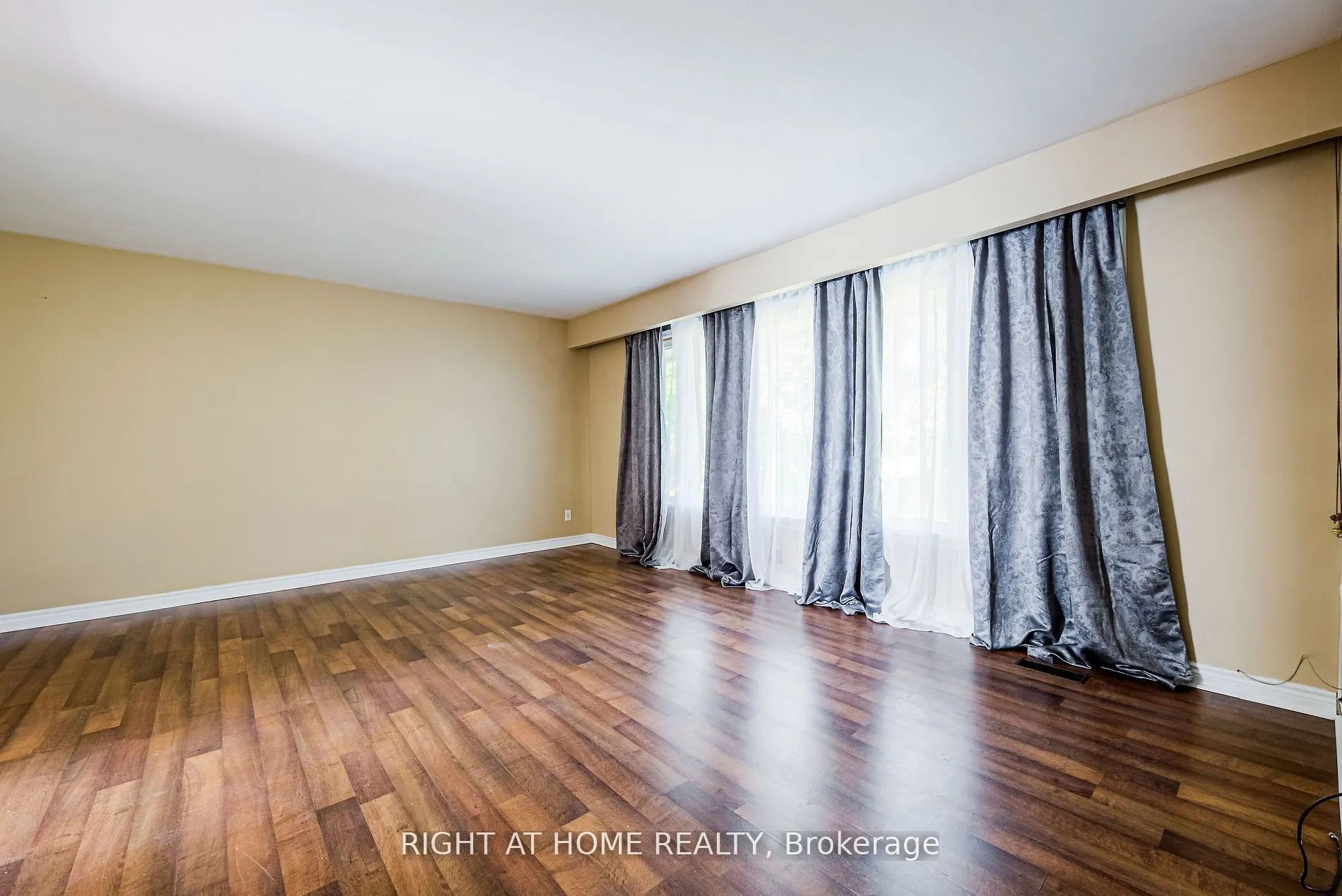 1715 Rossland Road E, #Main-A