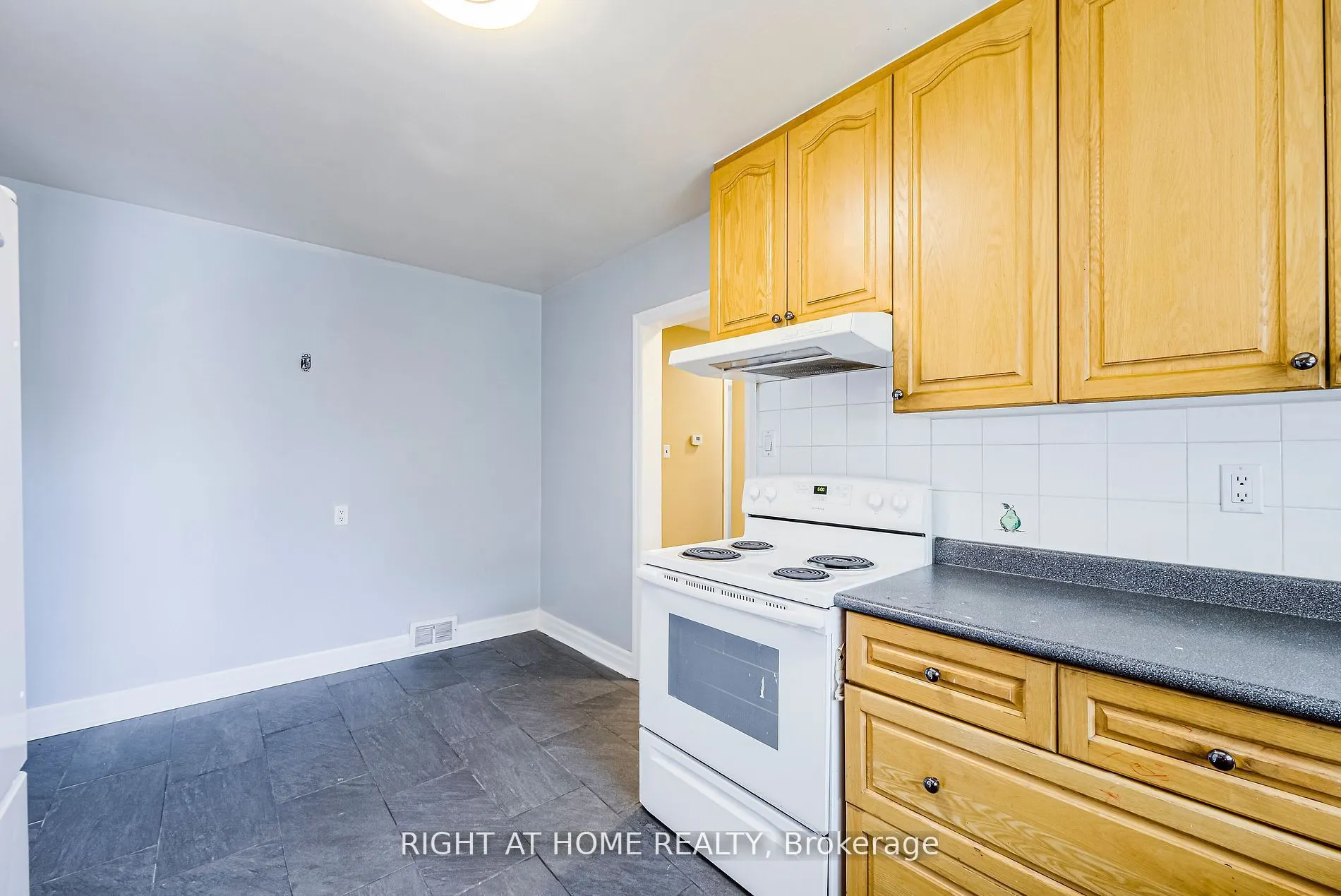 1715 Rossland Road E, #Main-A