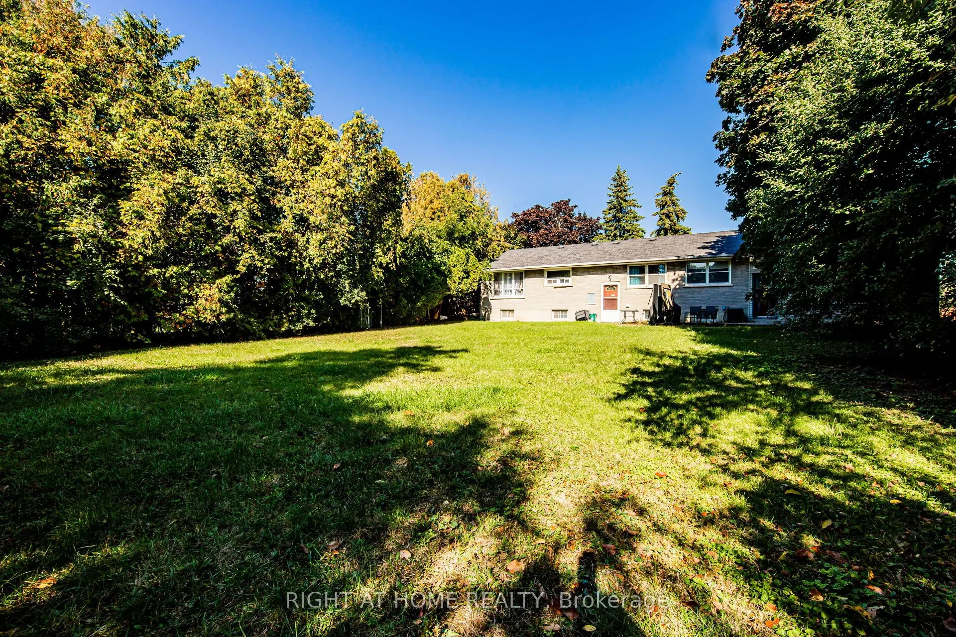 1715 Rossland Road E, #Main-A