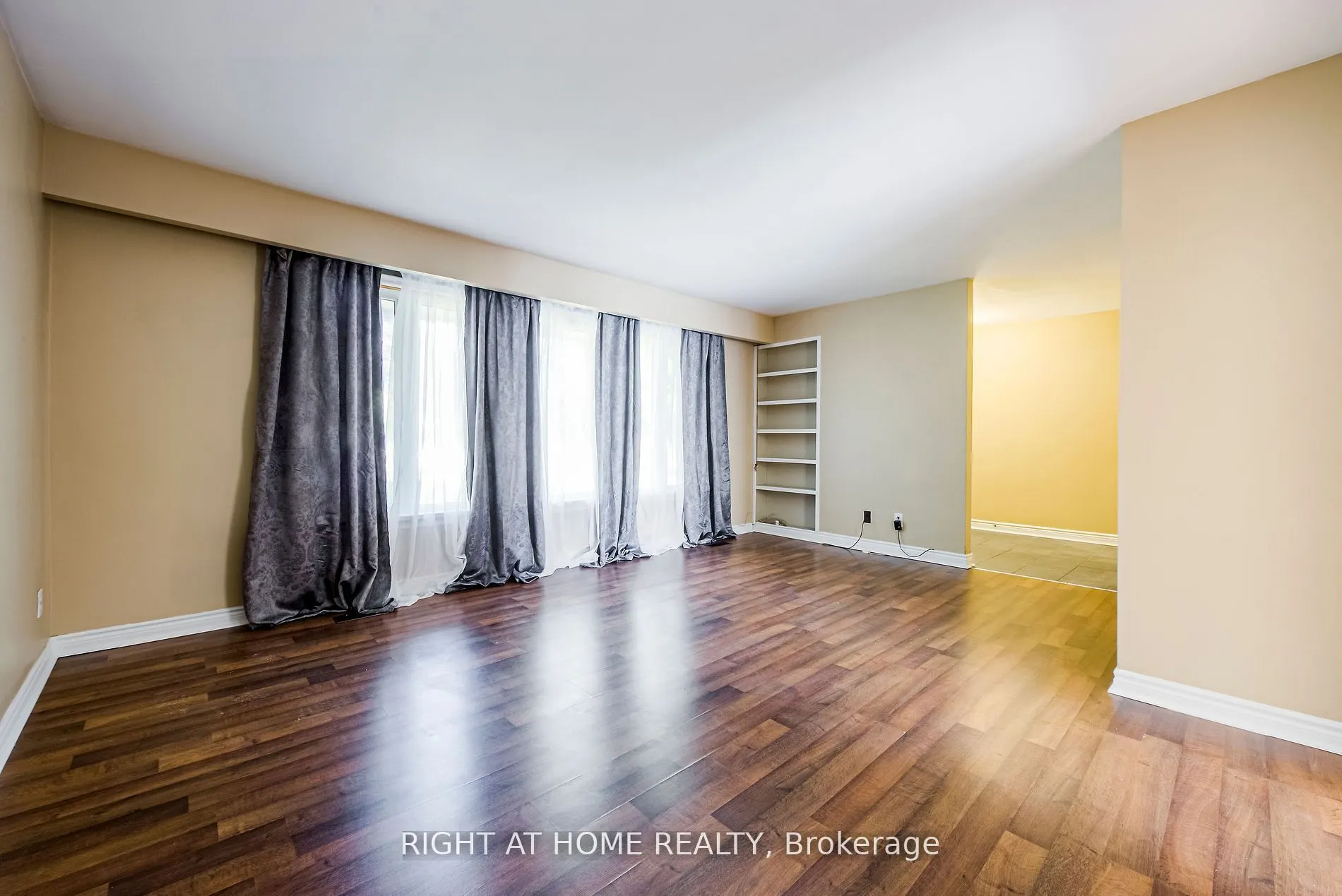 1715 Rossland Road E, #Main-A