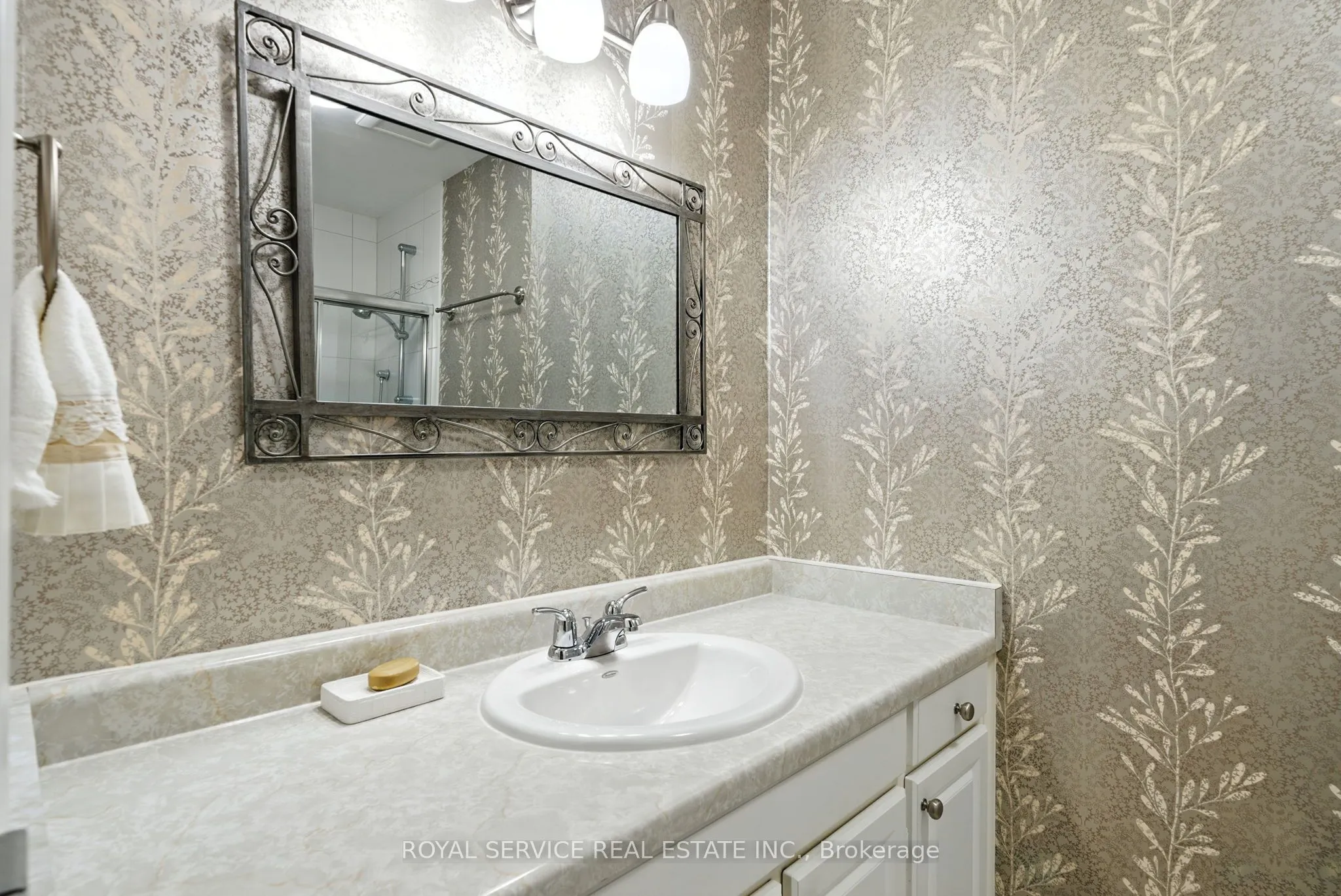 337 Simcoe Street N, #101