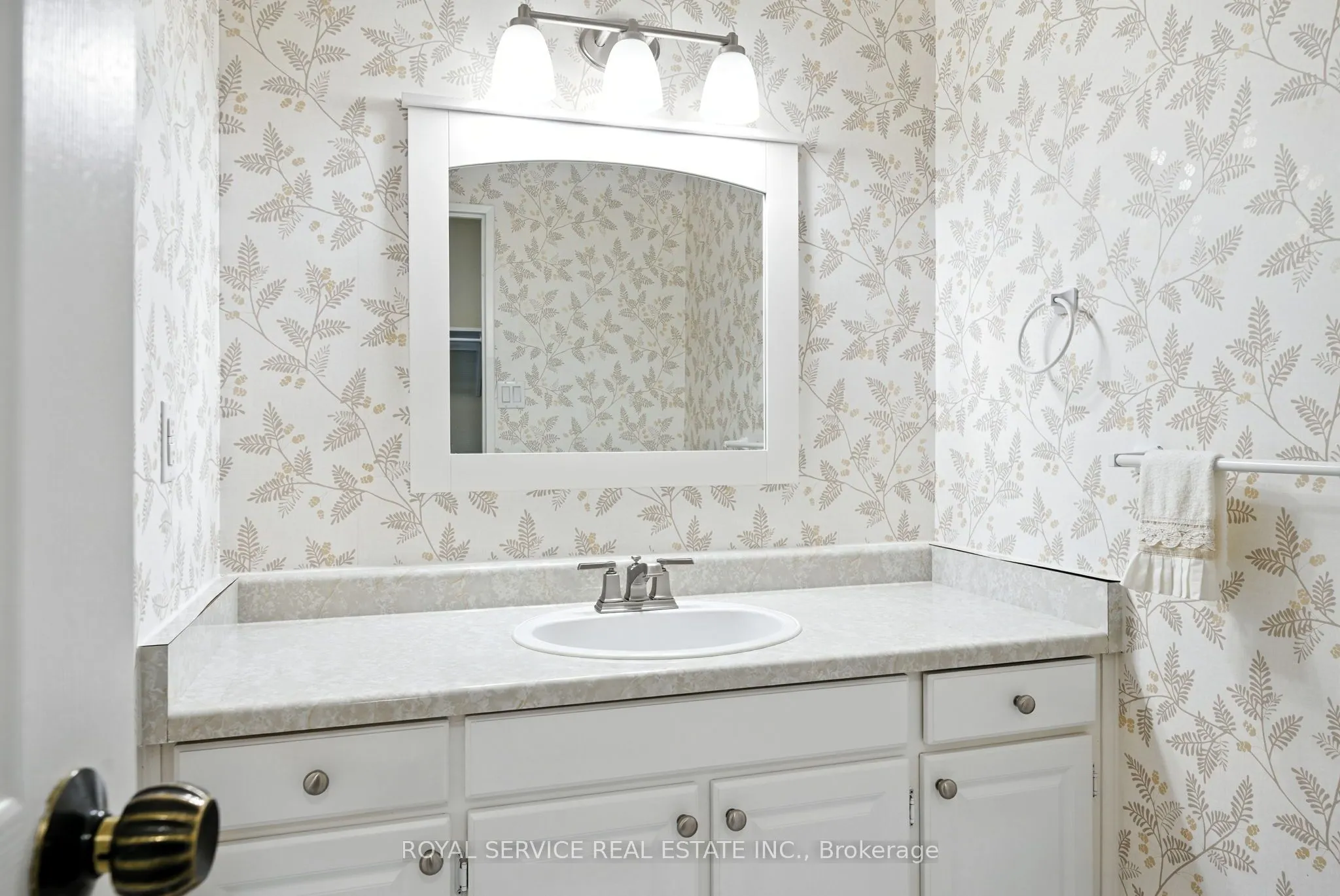 337 Simcoe Street N, #101