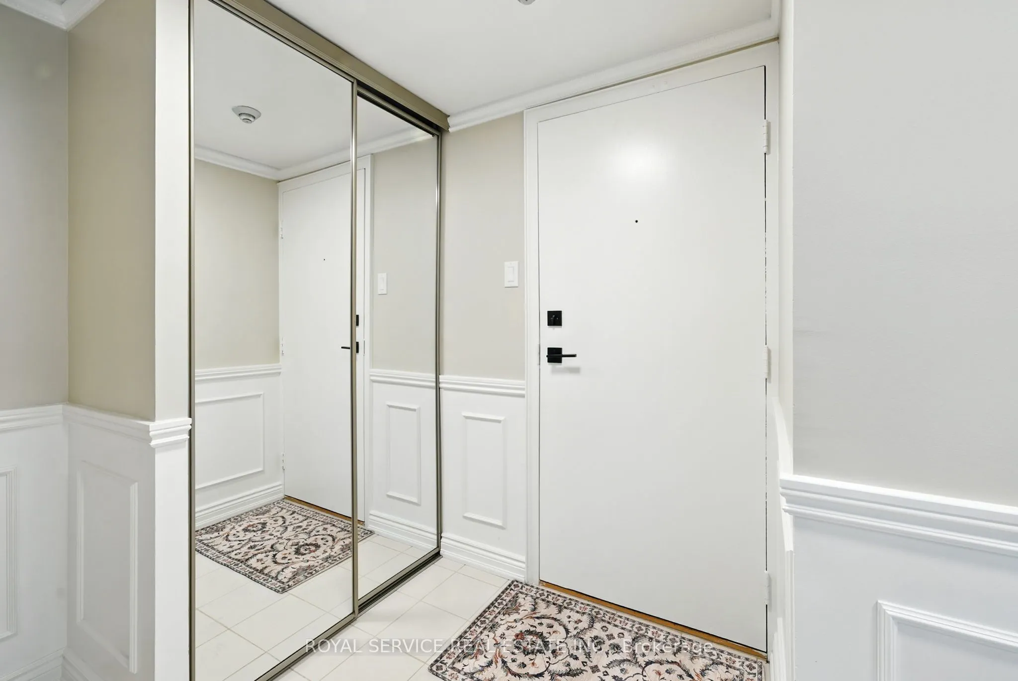 337 Simcoe Street N, #101