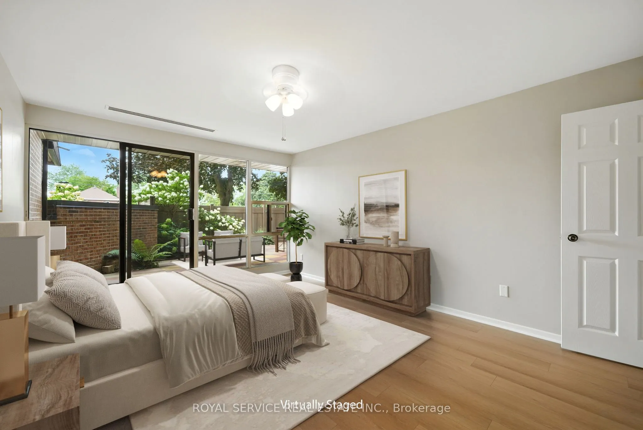 337 Simcoe Street N, #101