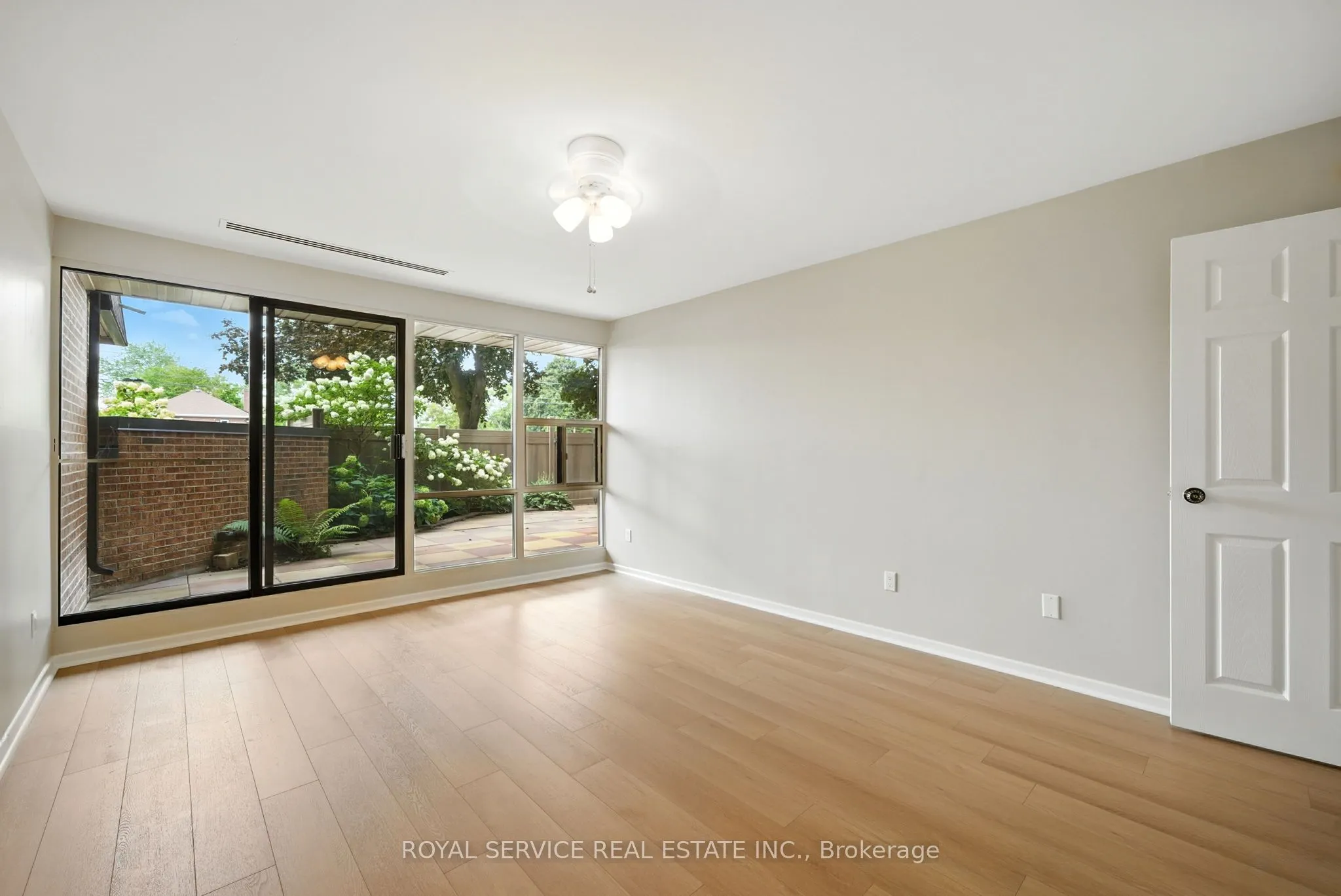 337 Simcoe Street N, #101