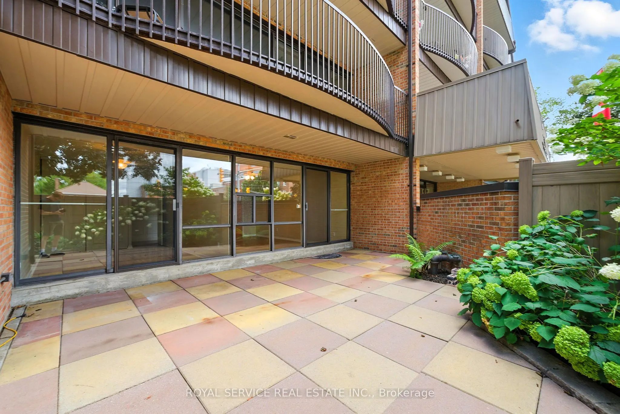 337 Simcoe Street N, #101