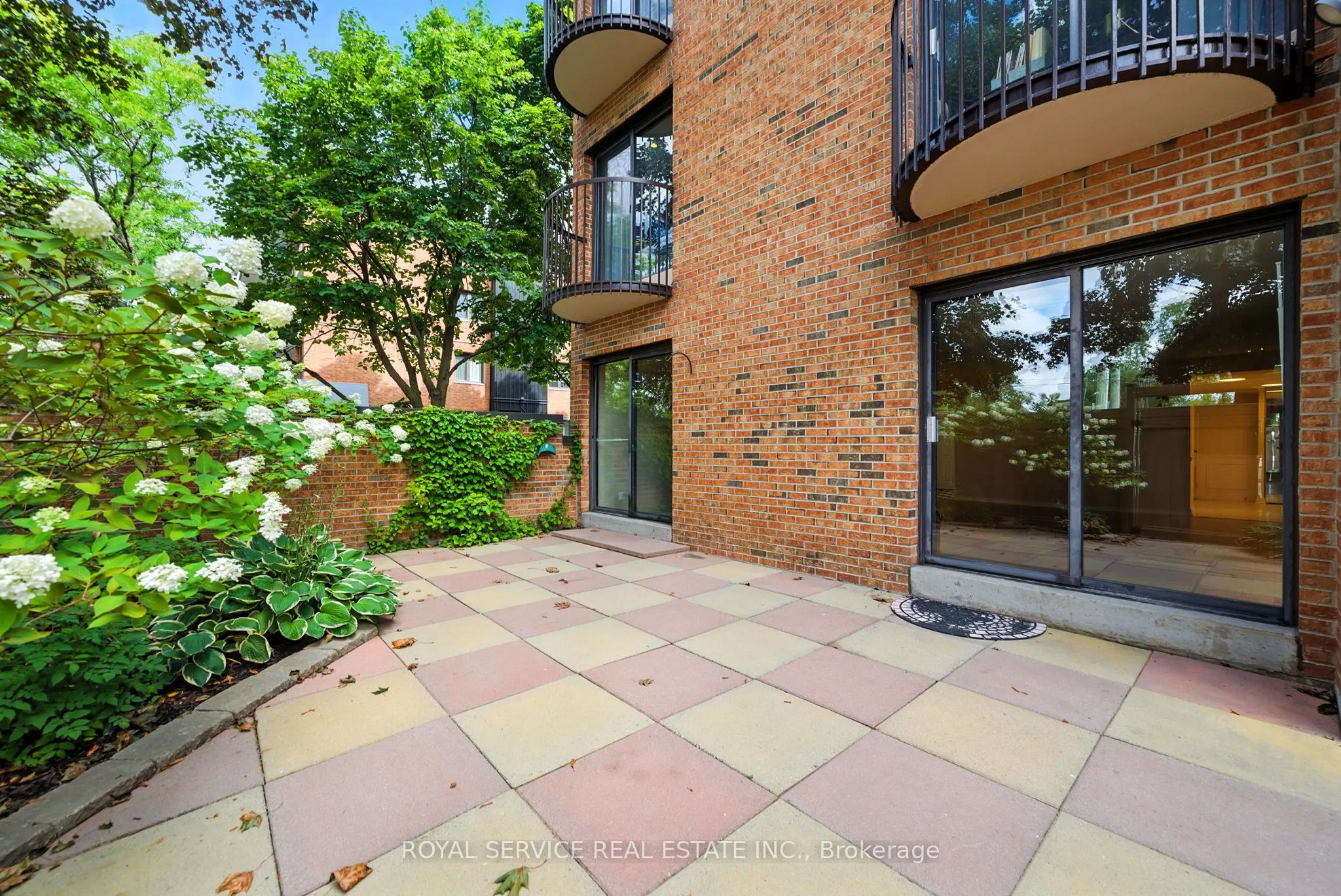 337 Simcoe Street N, #101