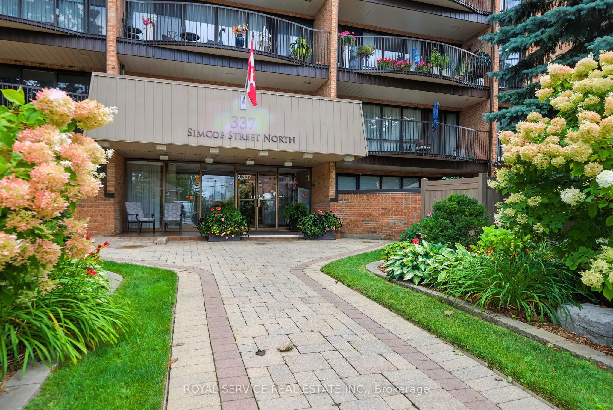 337 Simcoe Street N, #101