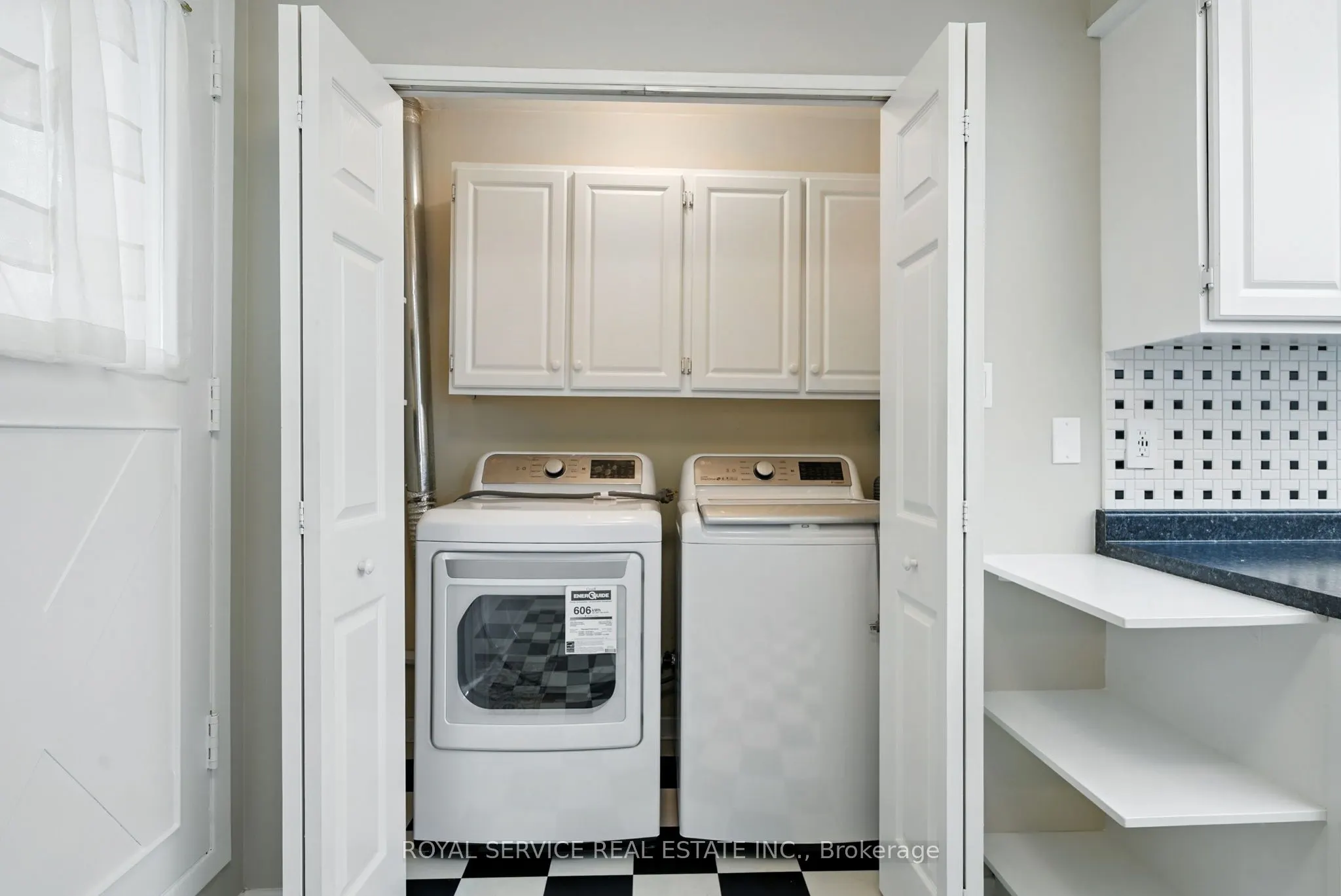 337 Simcoe Street N, #101