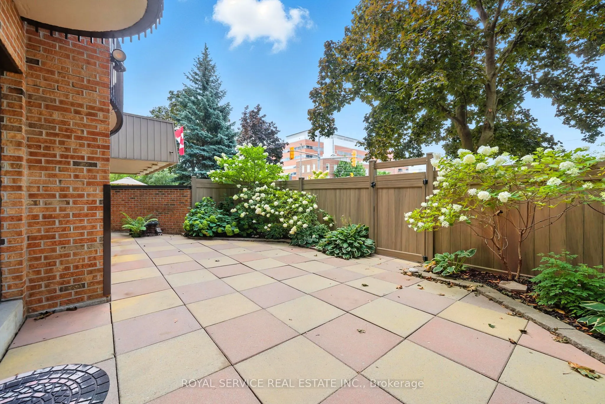 337 Simcoe Street N, #101