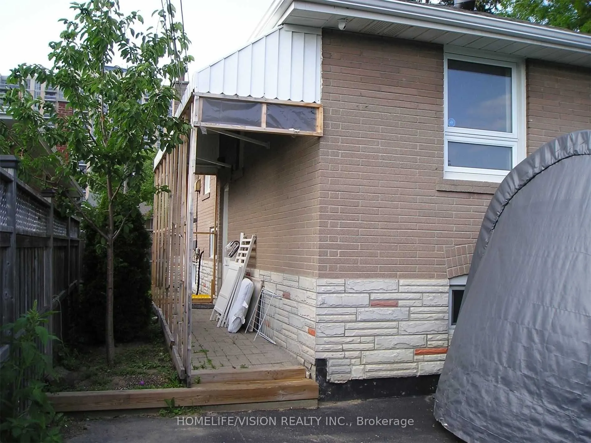 25 Arbutus Crescent, #Lower