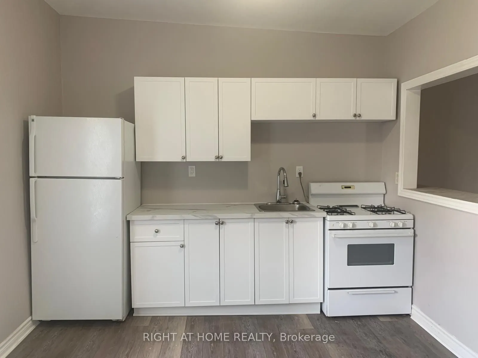 730 Simcoe Street S, #5