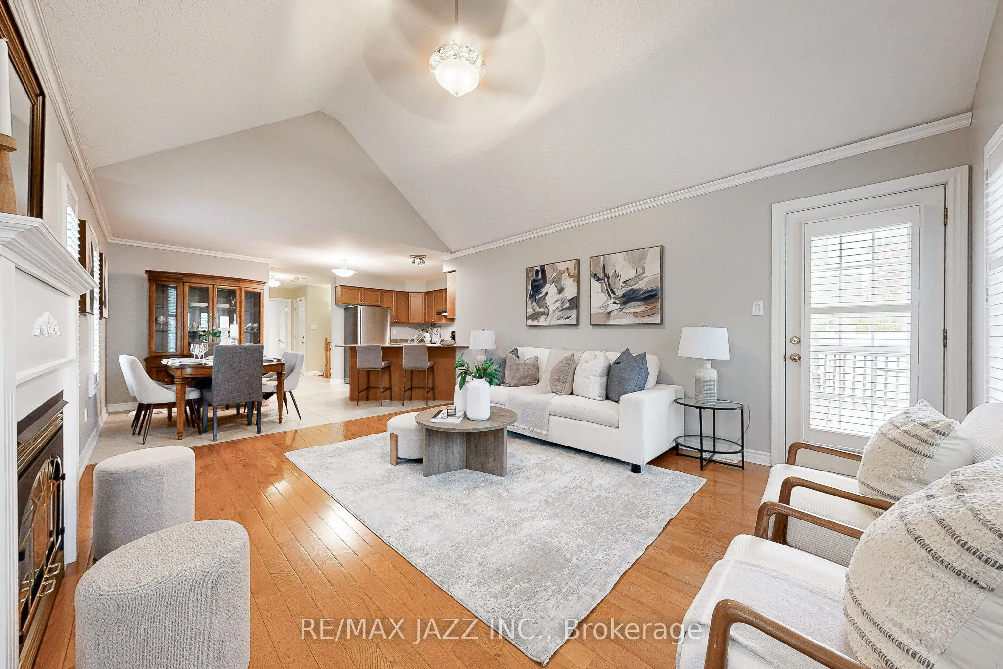 350 Lakebreeze Drive, #9