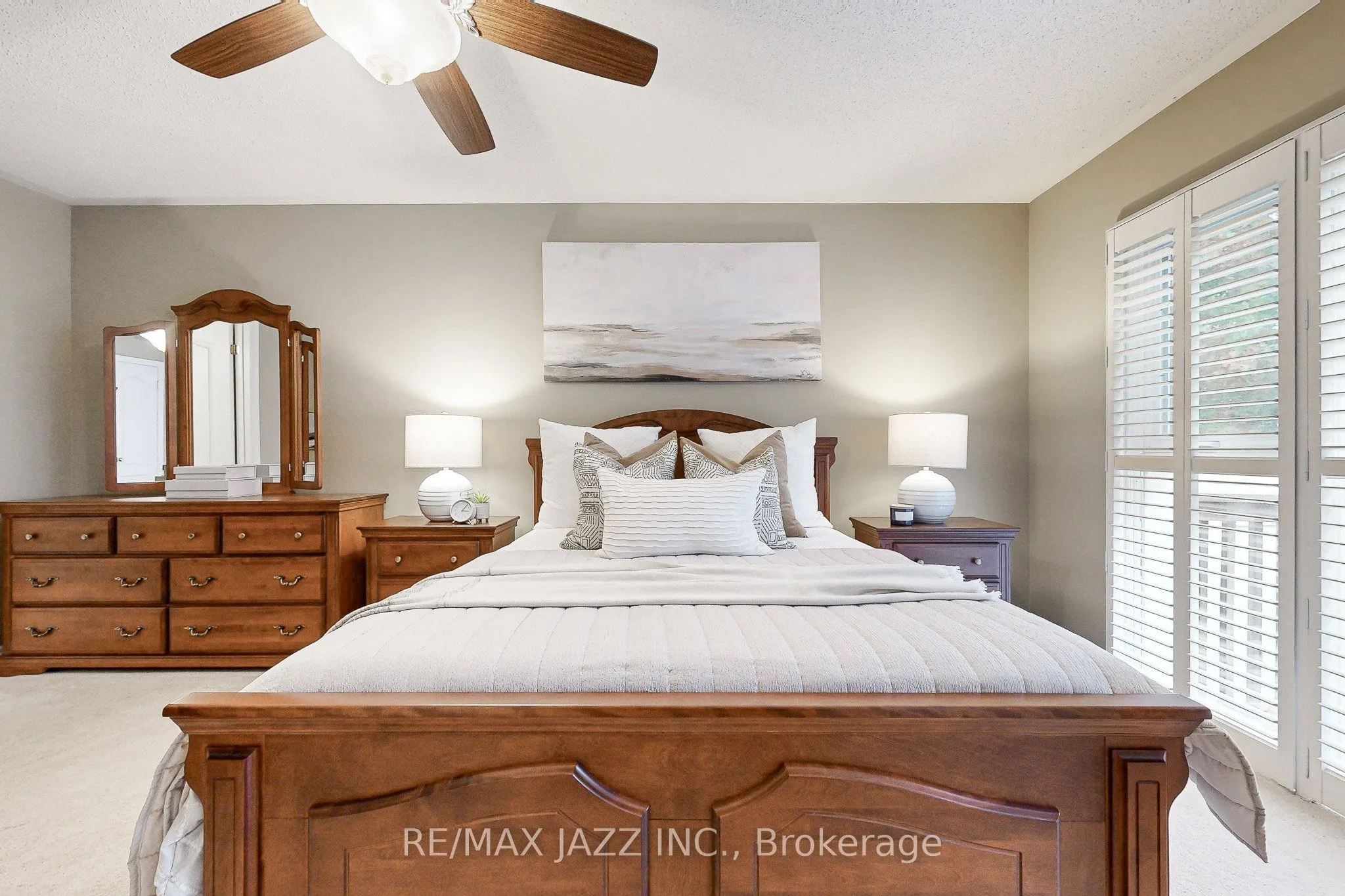 350 Lakebreeze Drive, #9