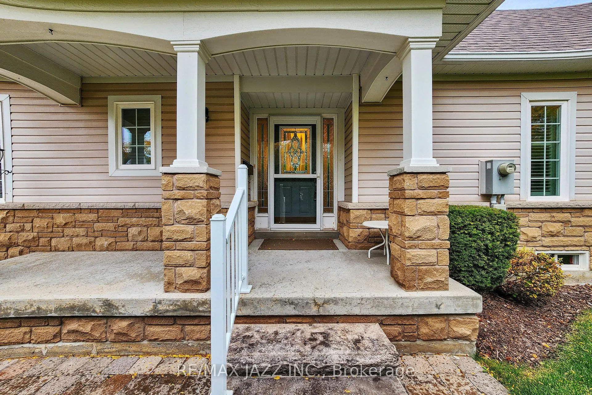 350 Lakebreeze Drive, #9