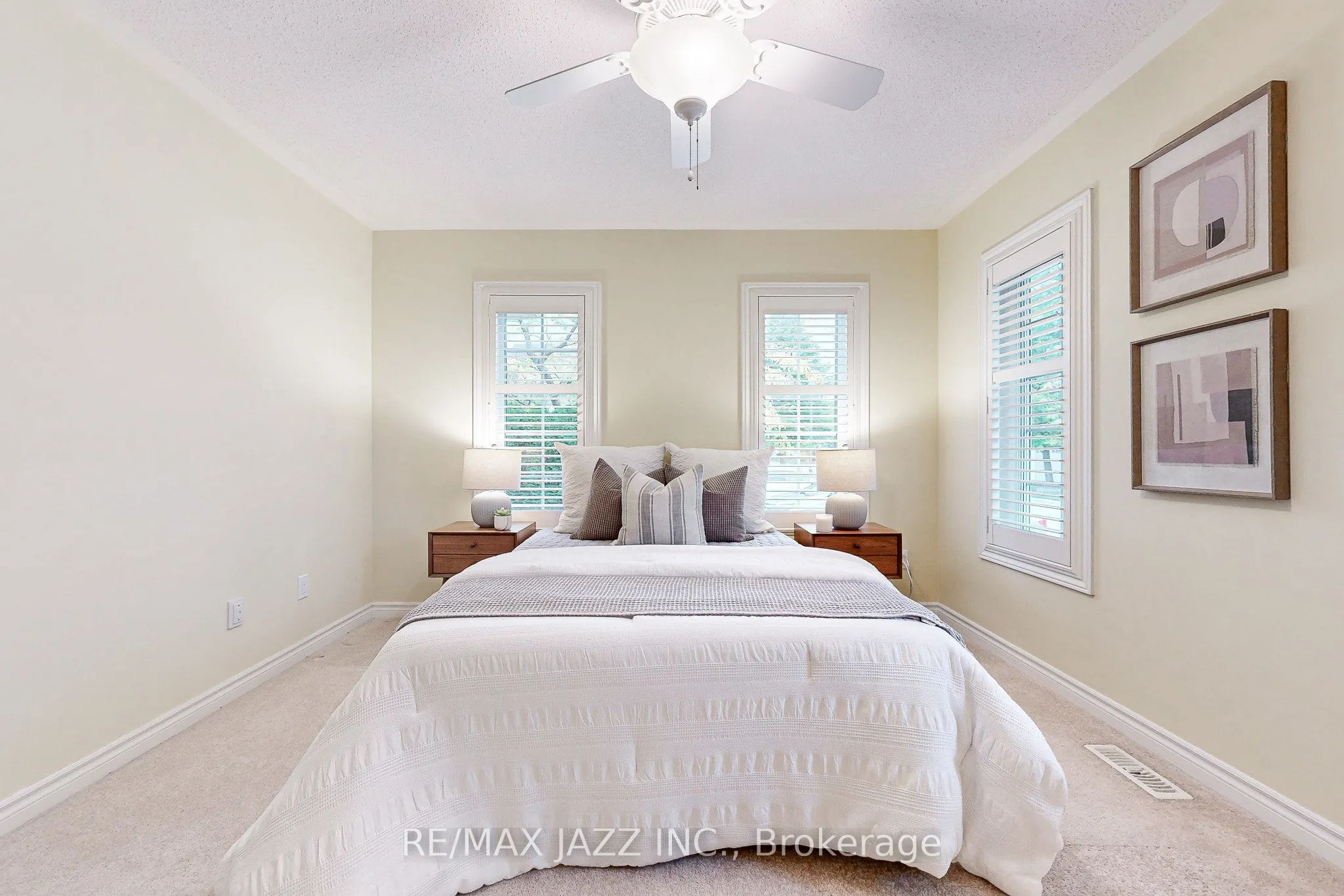 350 Lakebreeze Drive, #9