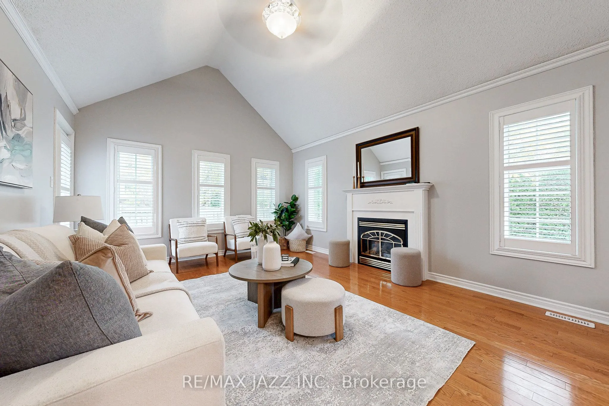 350 Lakebreeze Drive, #9