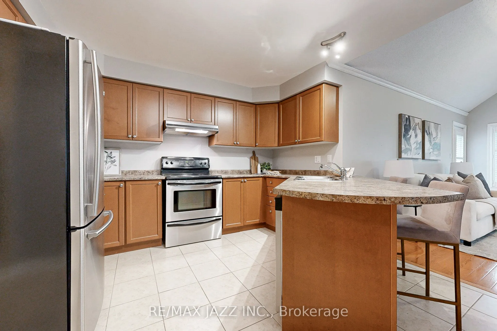 350 Lakebreeze Drive, #9