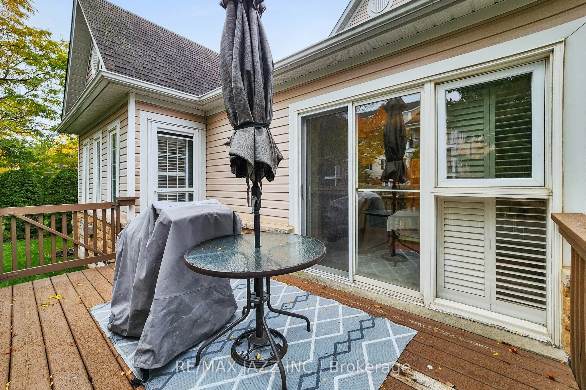 350 Lakebreeze Drive, #9