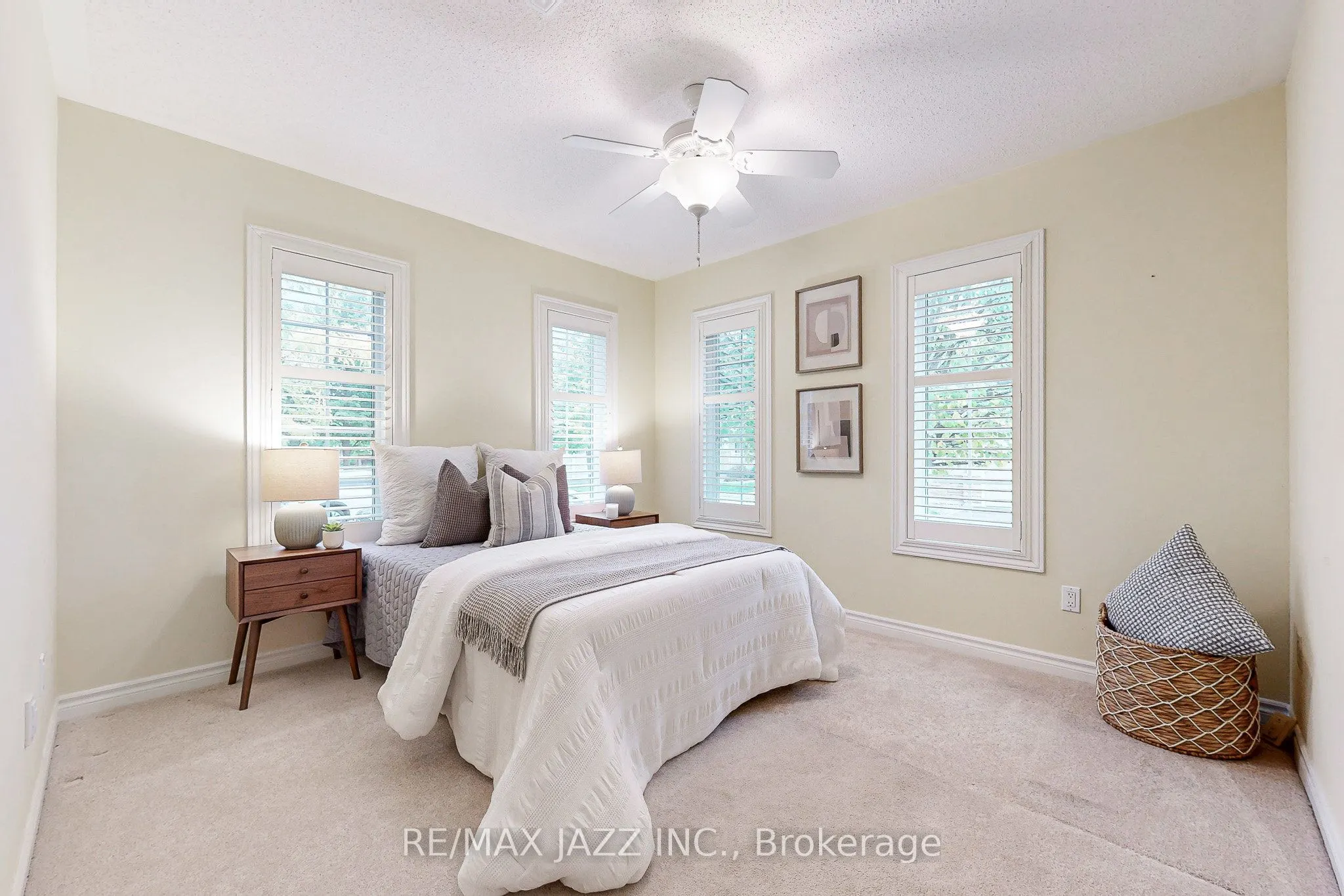 350 Lakebreeze Drive, #9