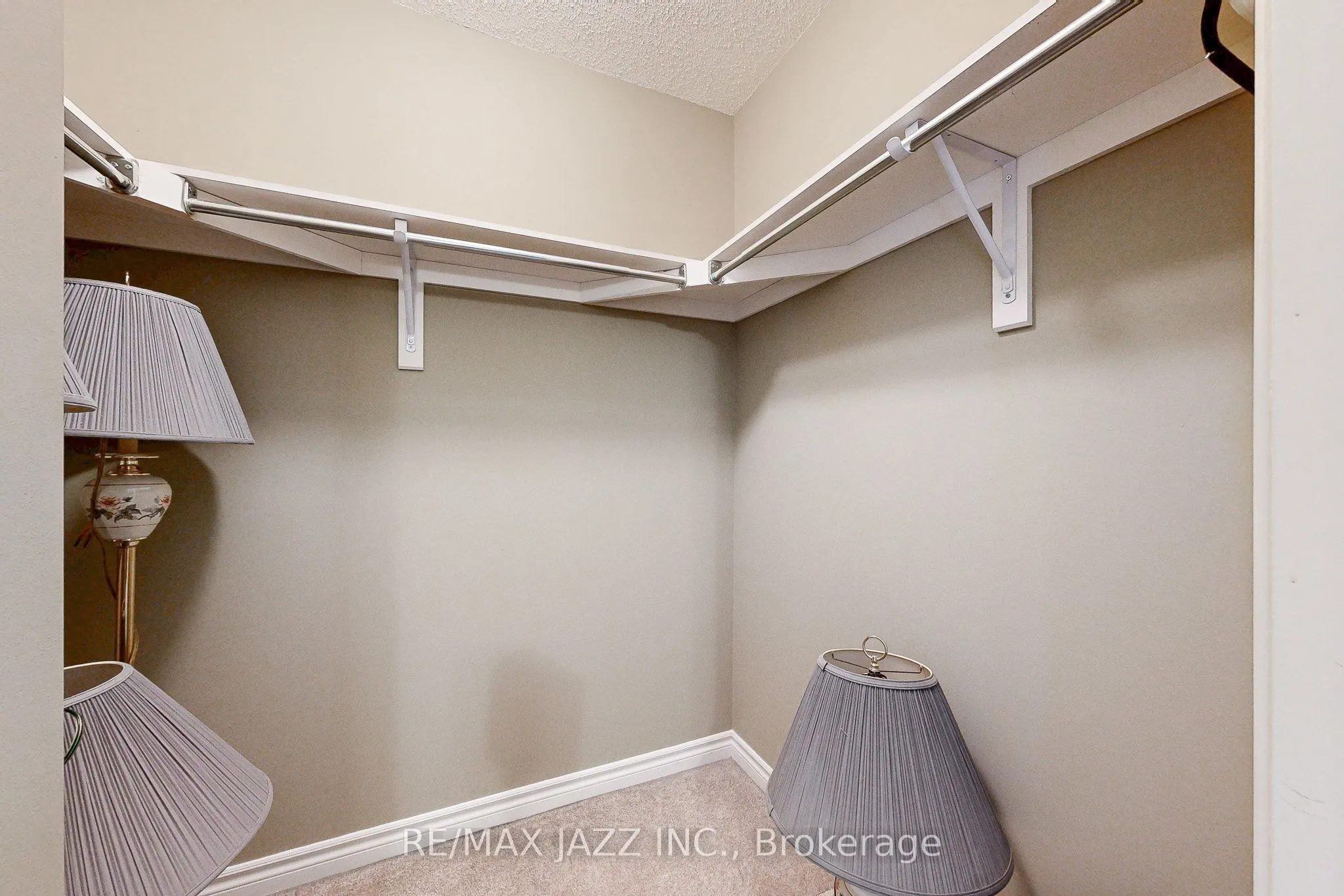 350 Lakebreeze Drive, #9