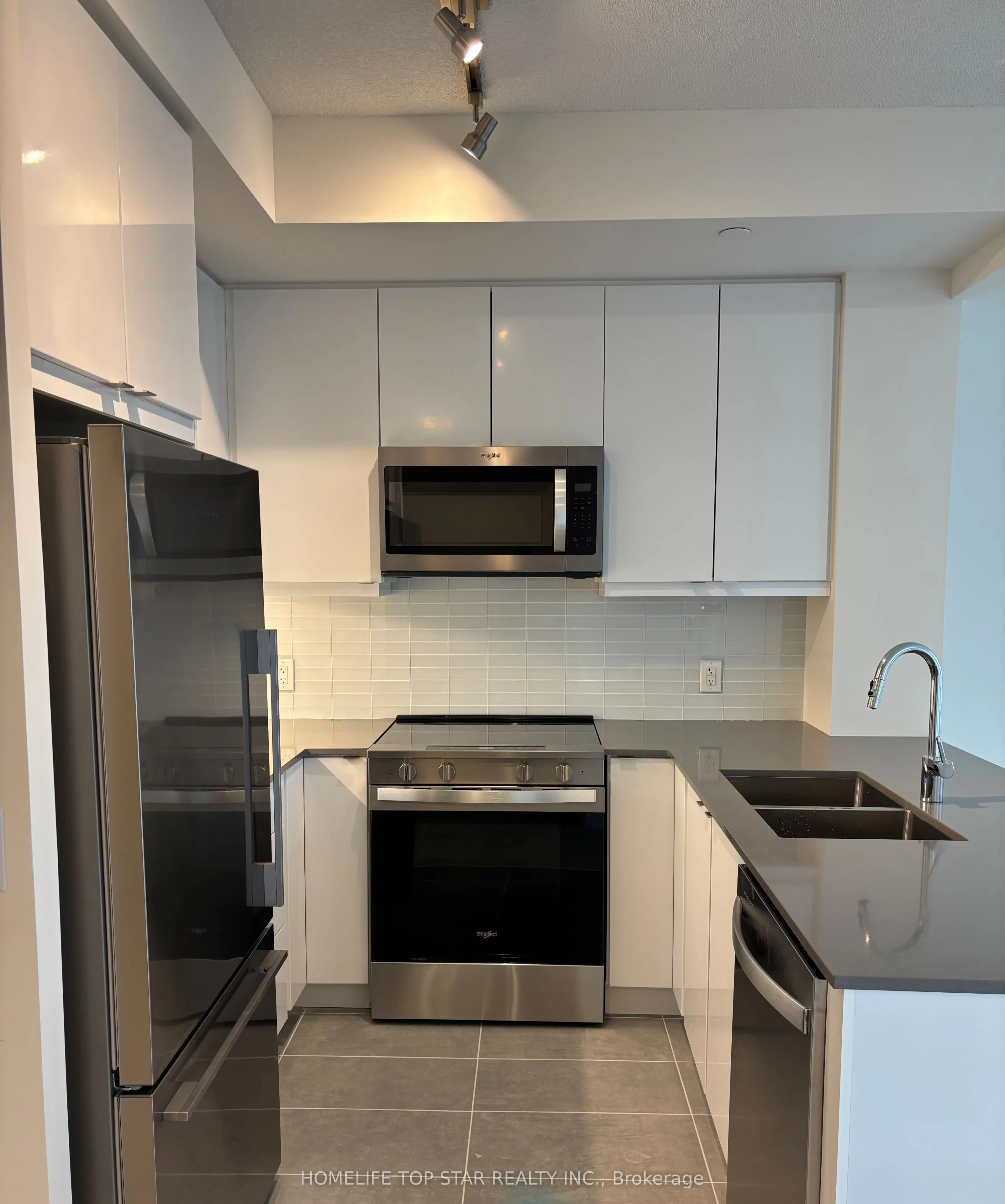 3260 Sheppard Avenue E, #1905