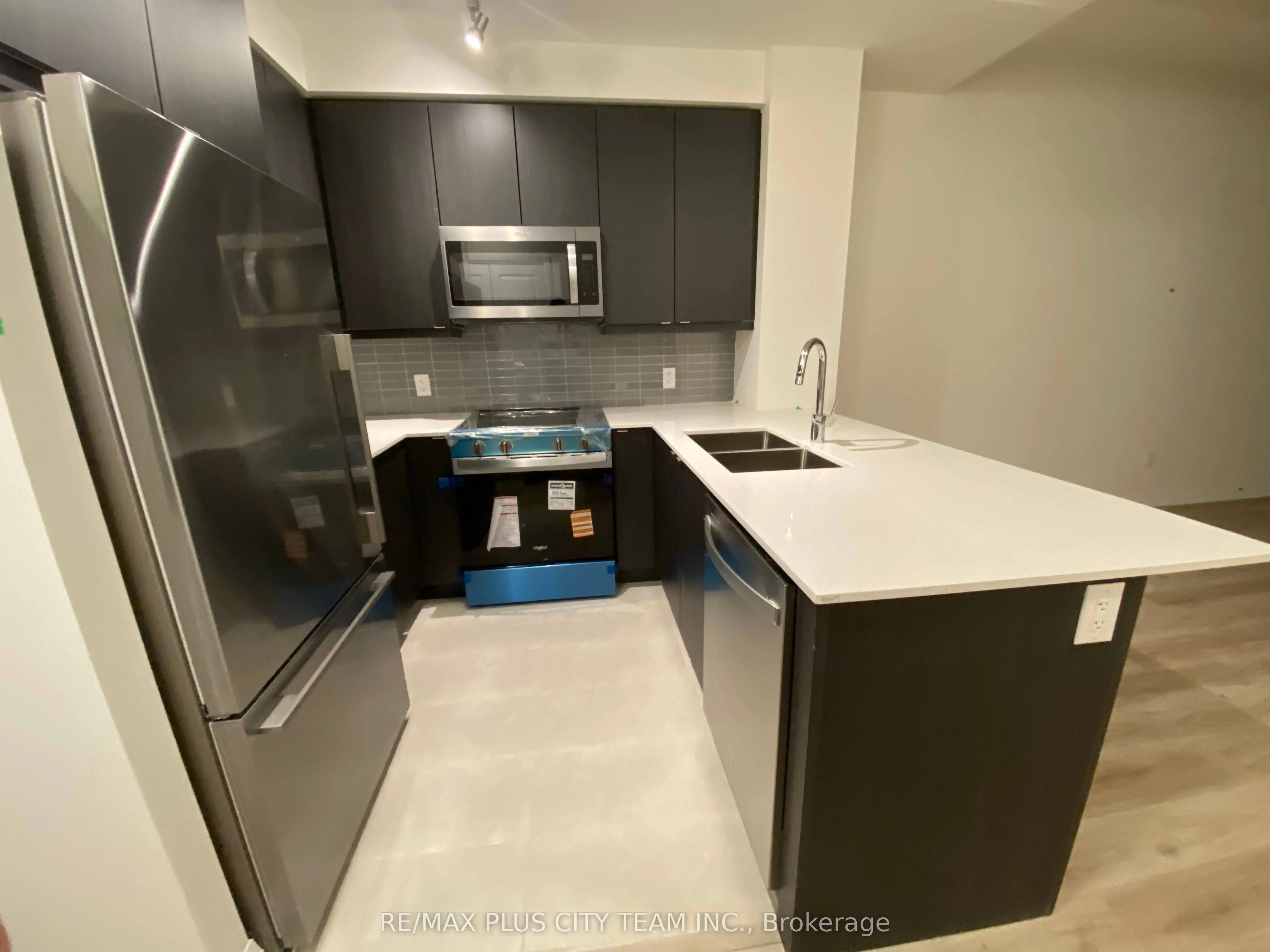3260 Sheppard Avenue E, #902