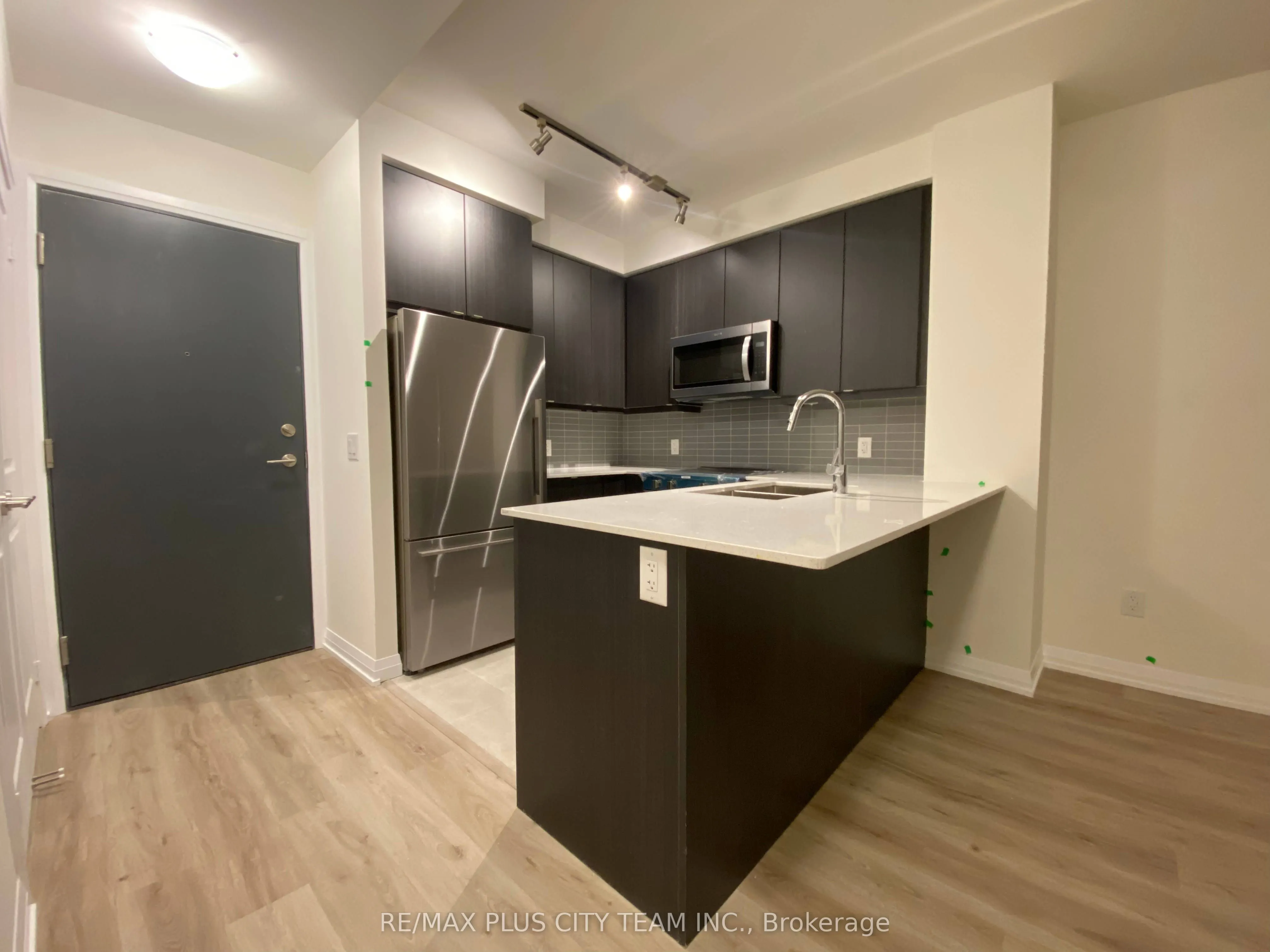 3260 Sheppard Avenue E, #902