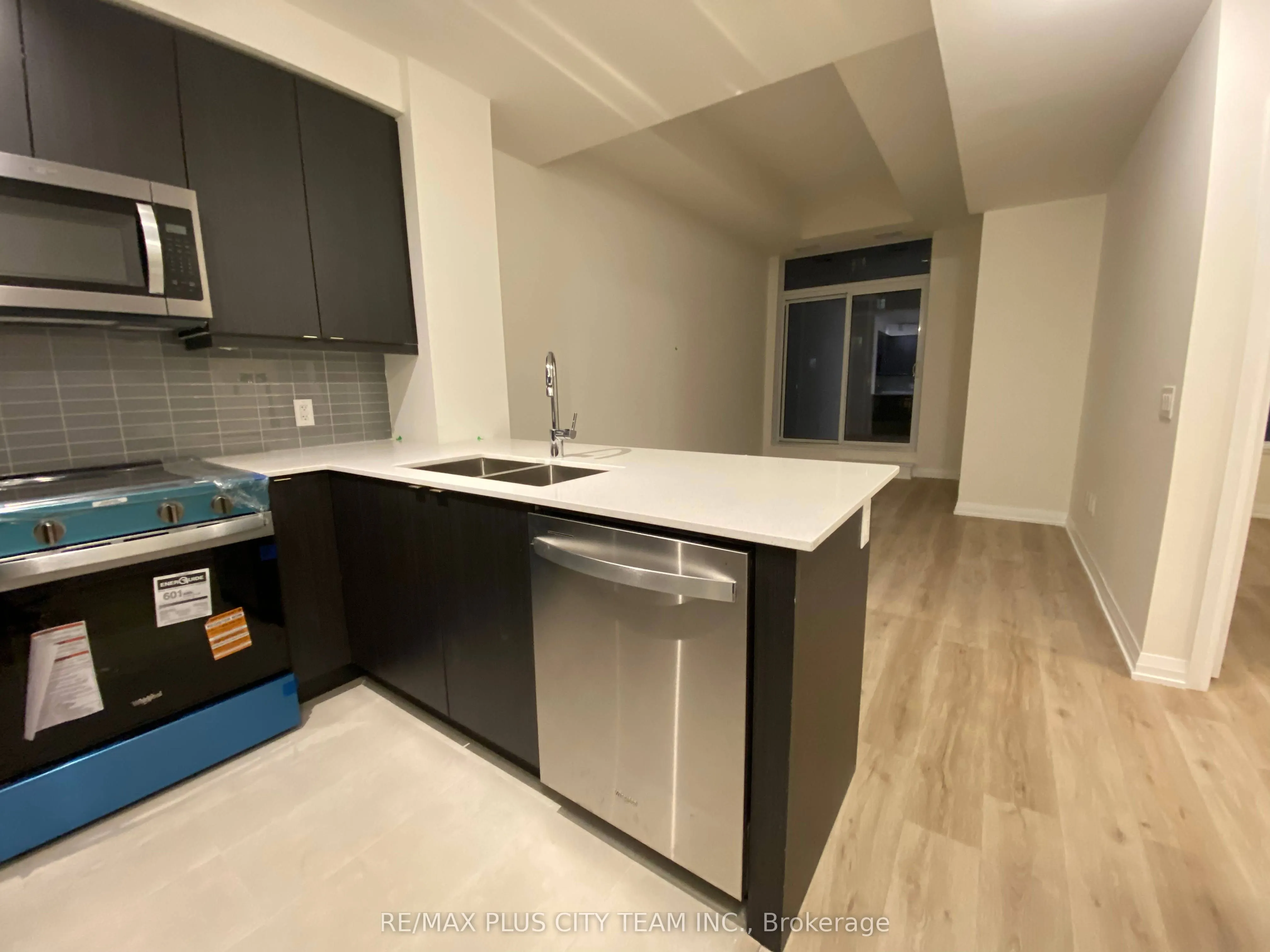 3260 Sheppard Avenue E, #902