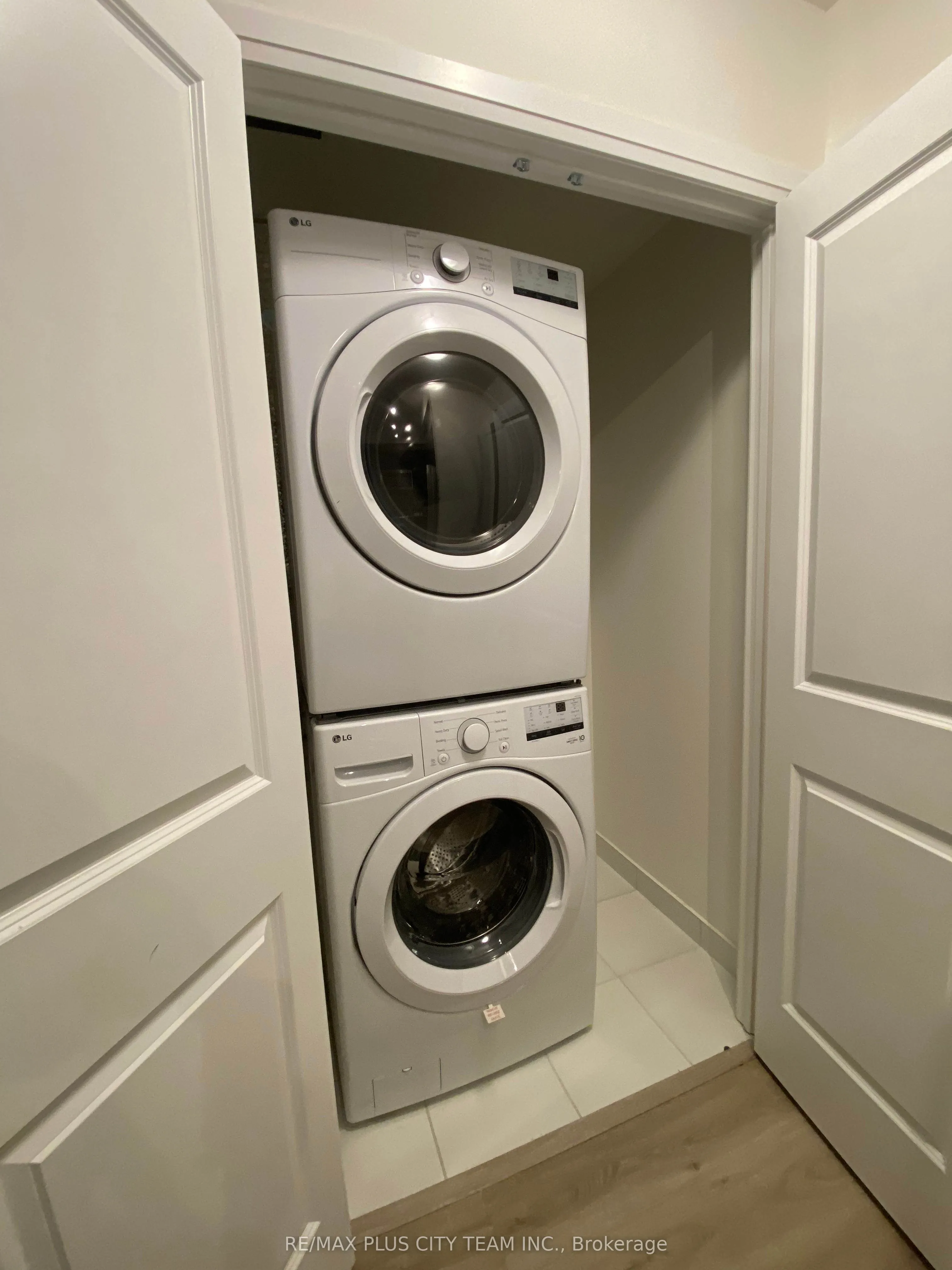 3260 Sheppard Avenue E, #902