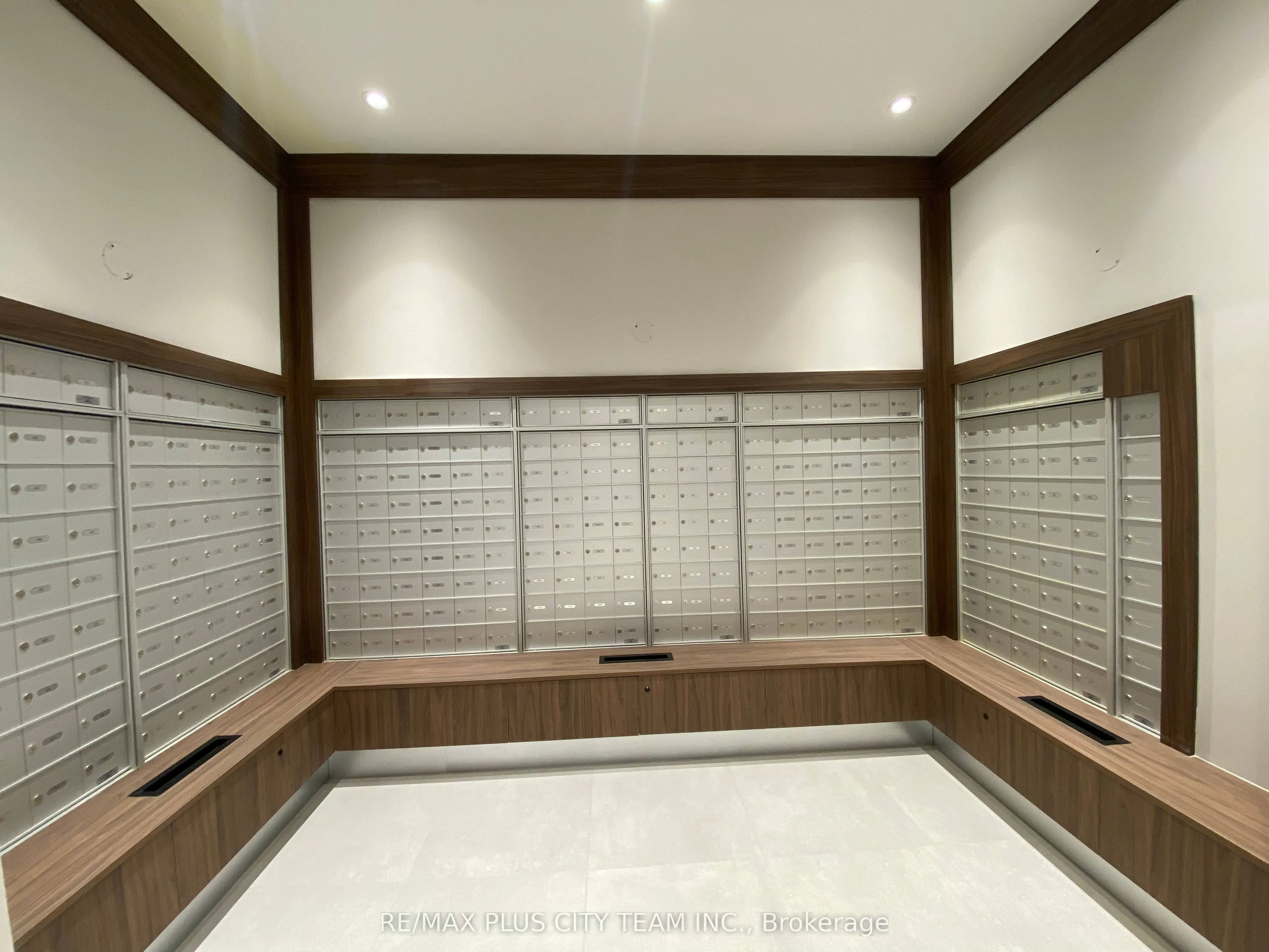 3260 Sheppard Avenue E, #902