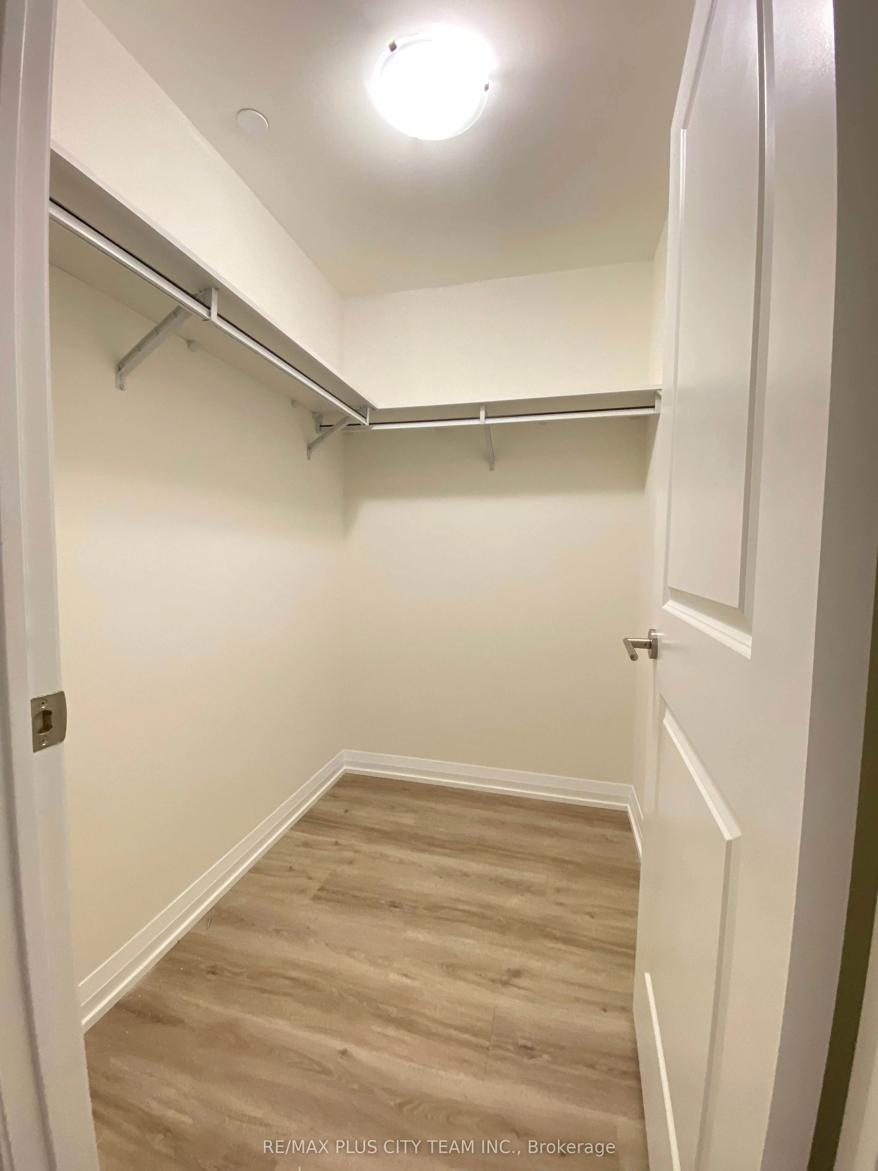 3260 Sheppard Avenue E, #902