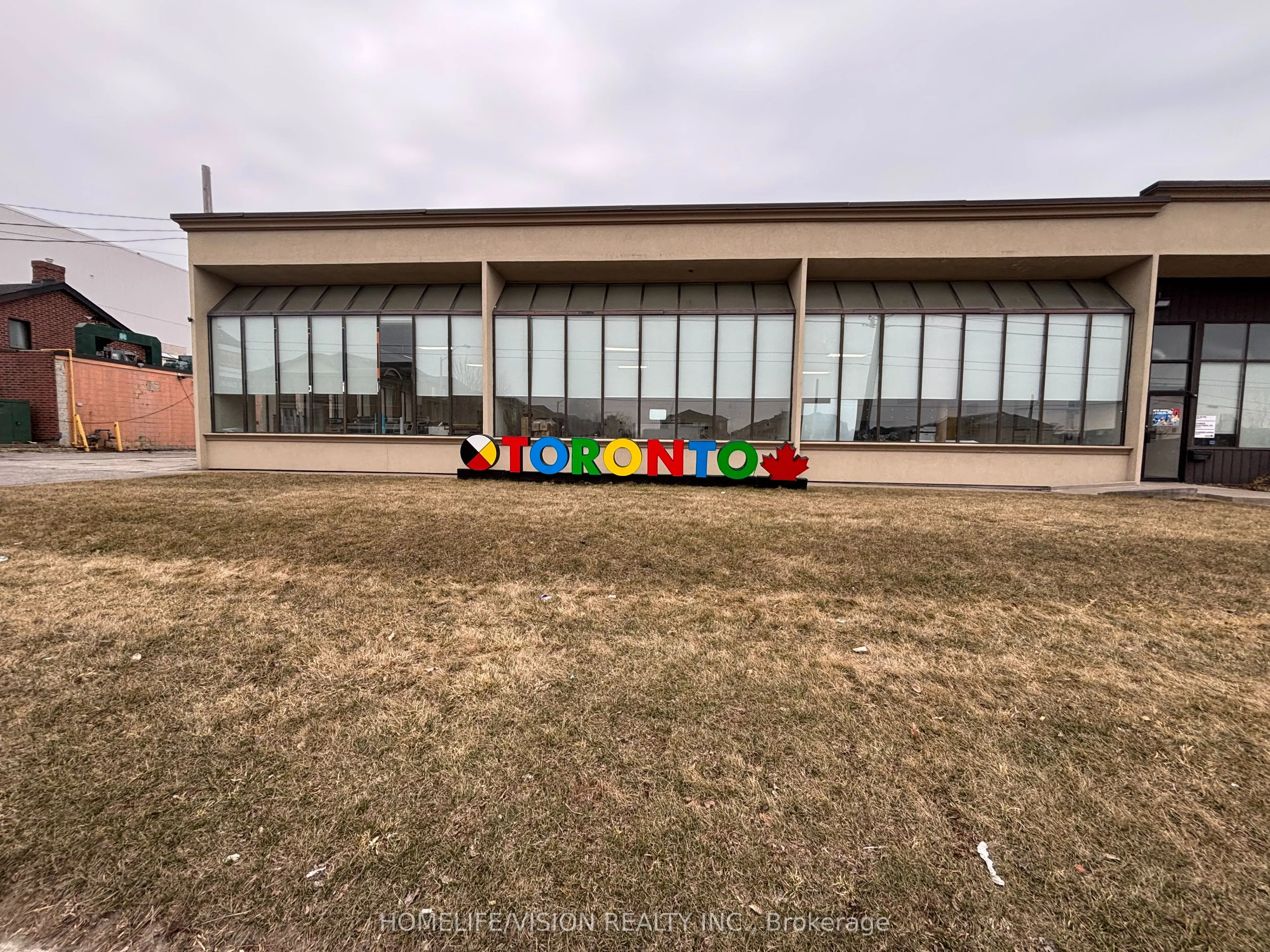 301 Danforth Road, #Unit 1 Front