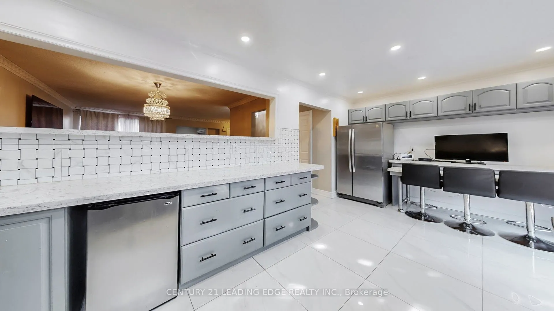 101 Red River Crescent