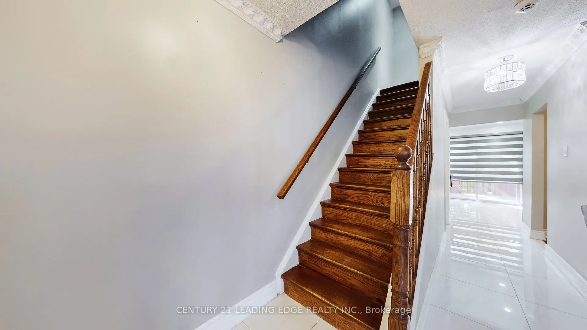 101 Red River Crescent