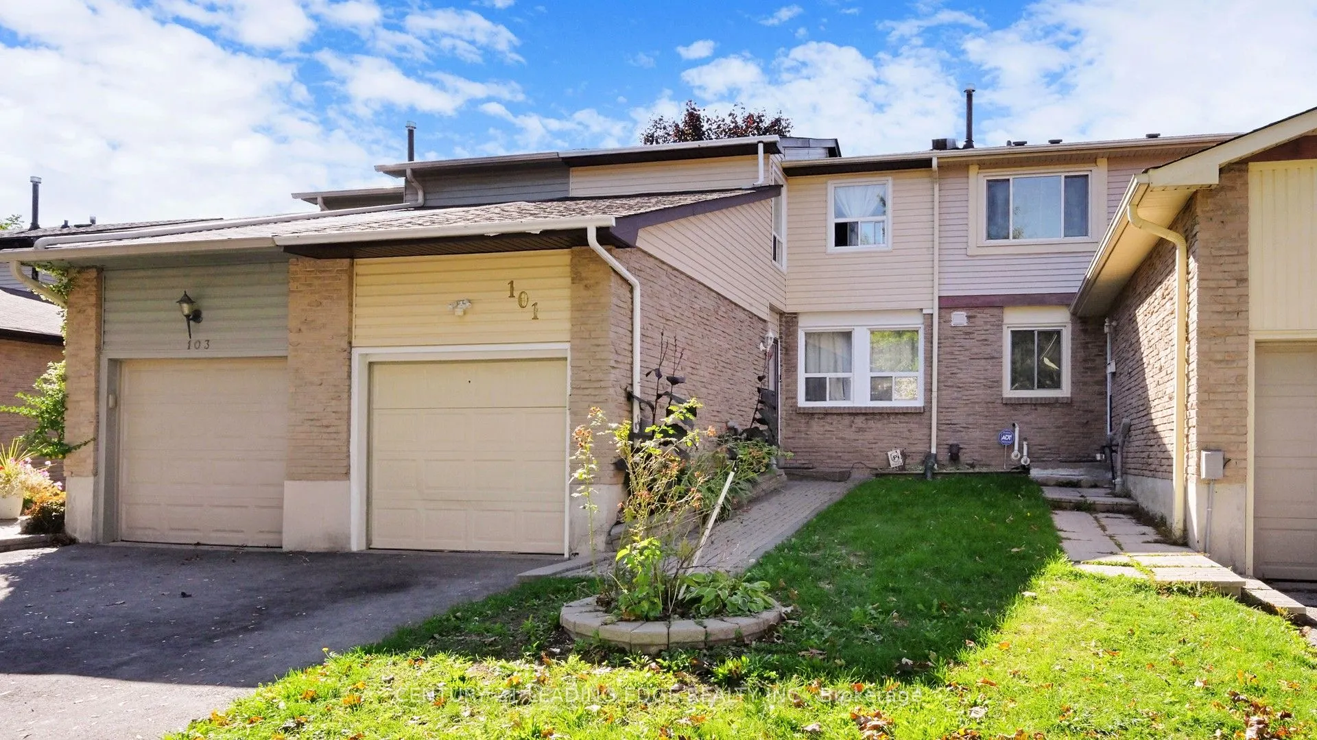 101 Red River Crescent