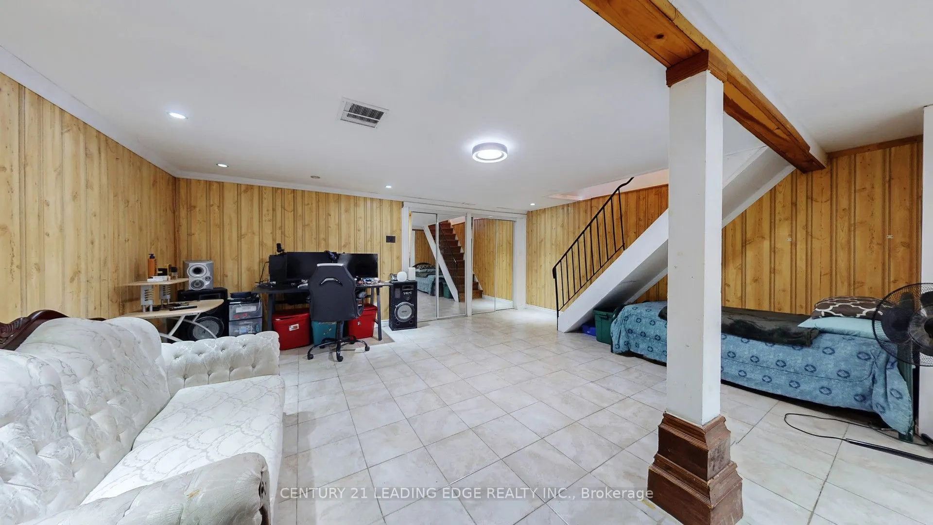 101 Red River Crescent