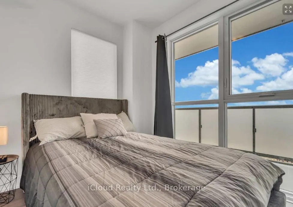 2550 Simcoe Street N, #1917