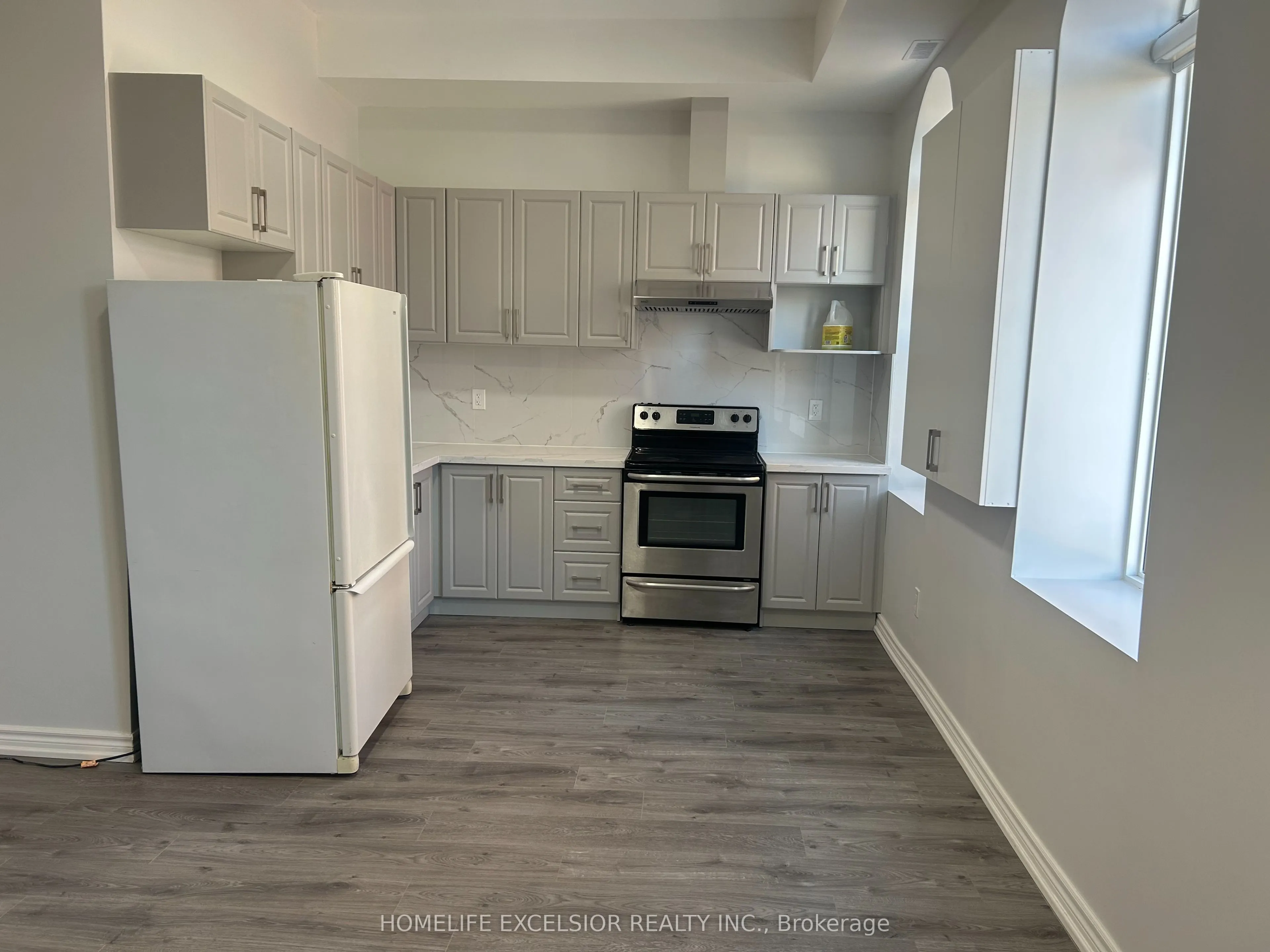 3 Simcoe Street S, #Unit 9