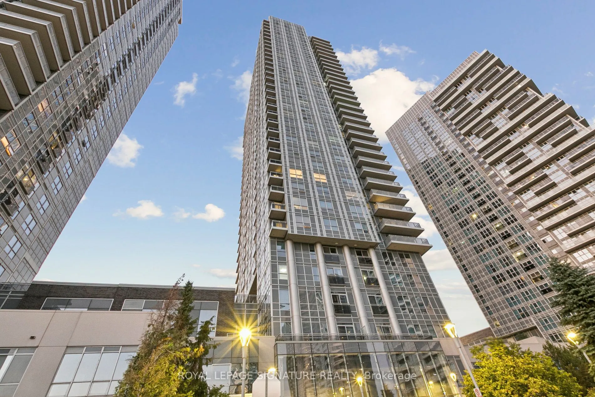 255 Village green Square, #1301