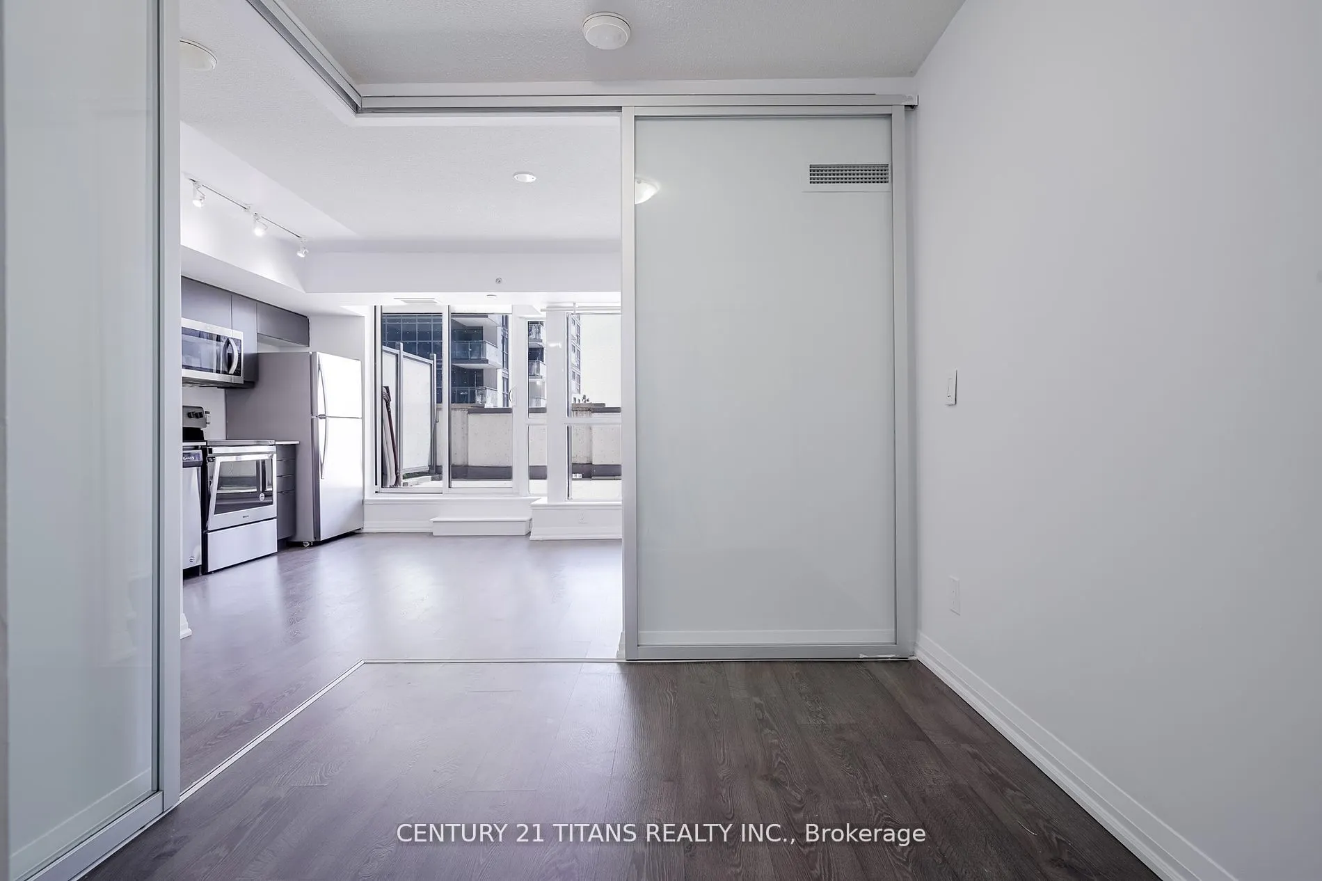 30 Meadowglen Place, #203