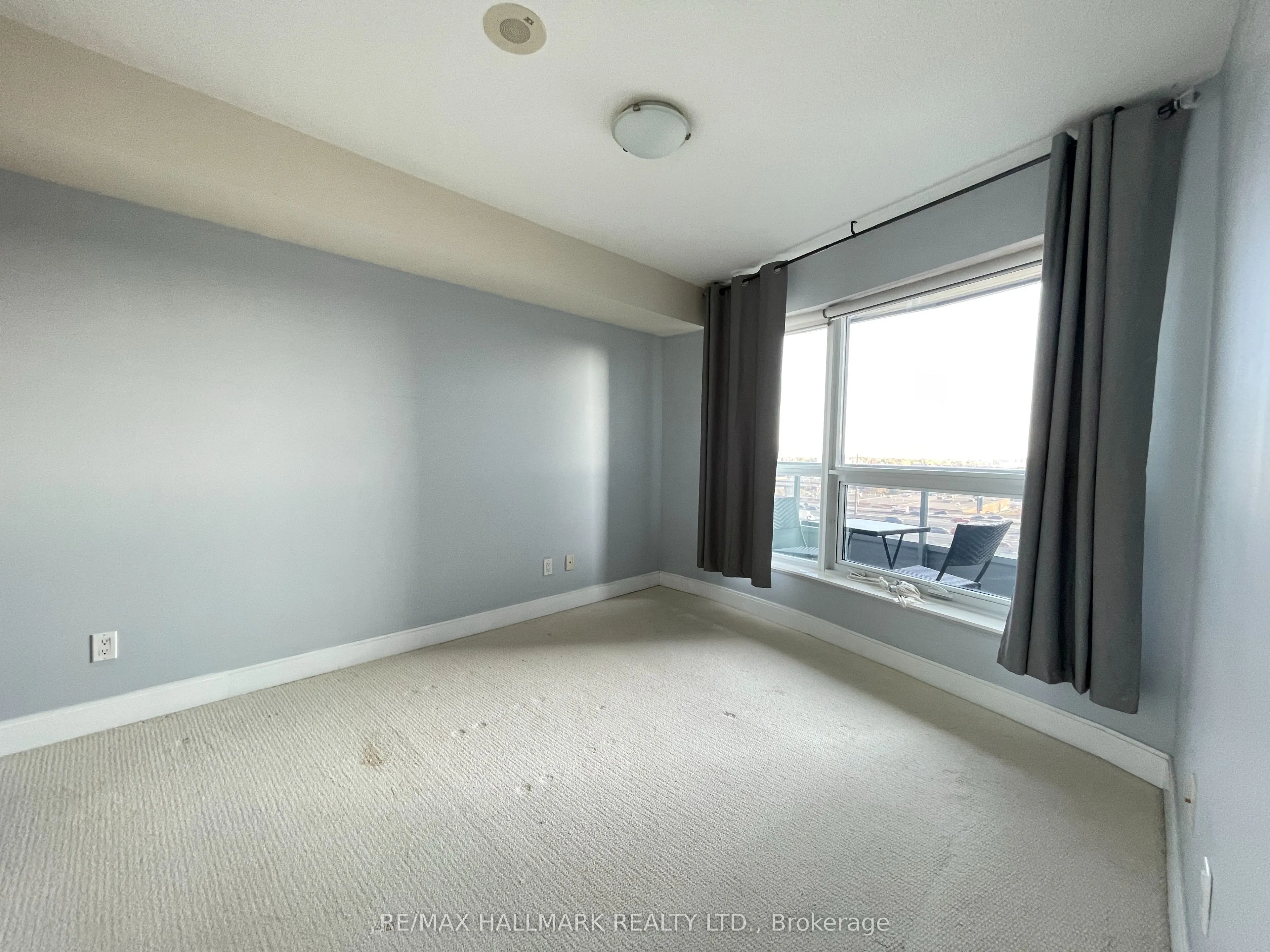 135 Village Green Square, #1018