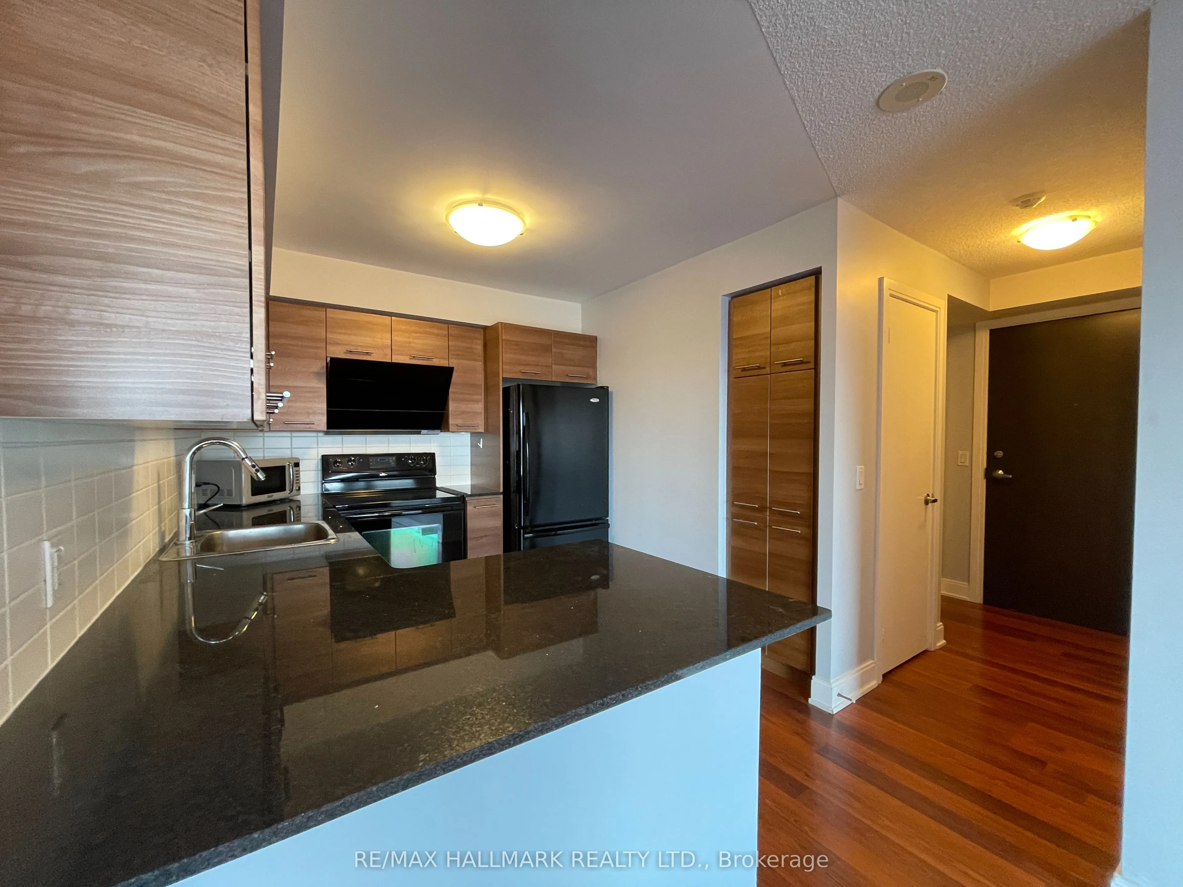 135 Village Green Square, #1018