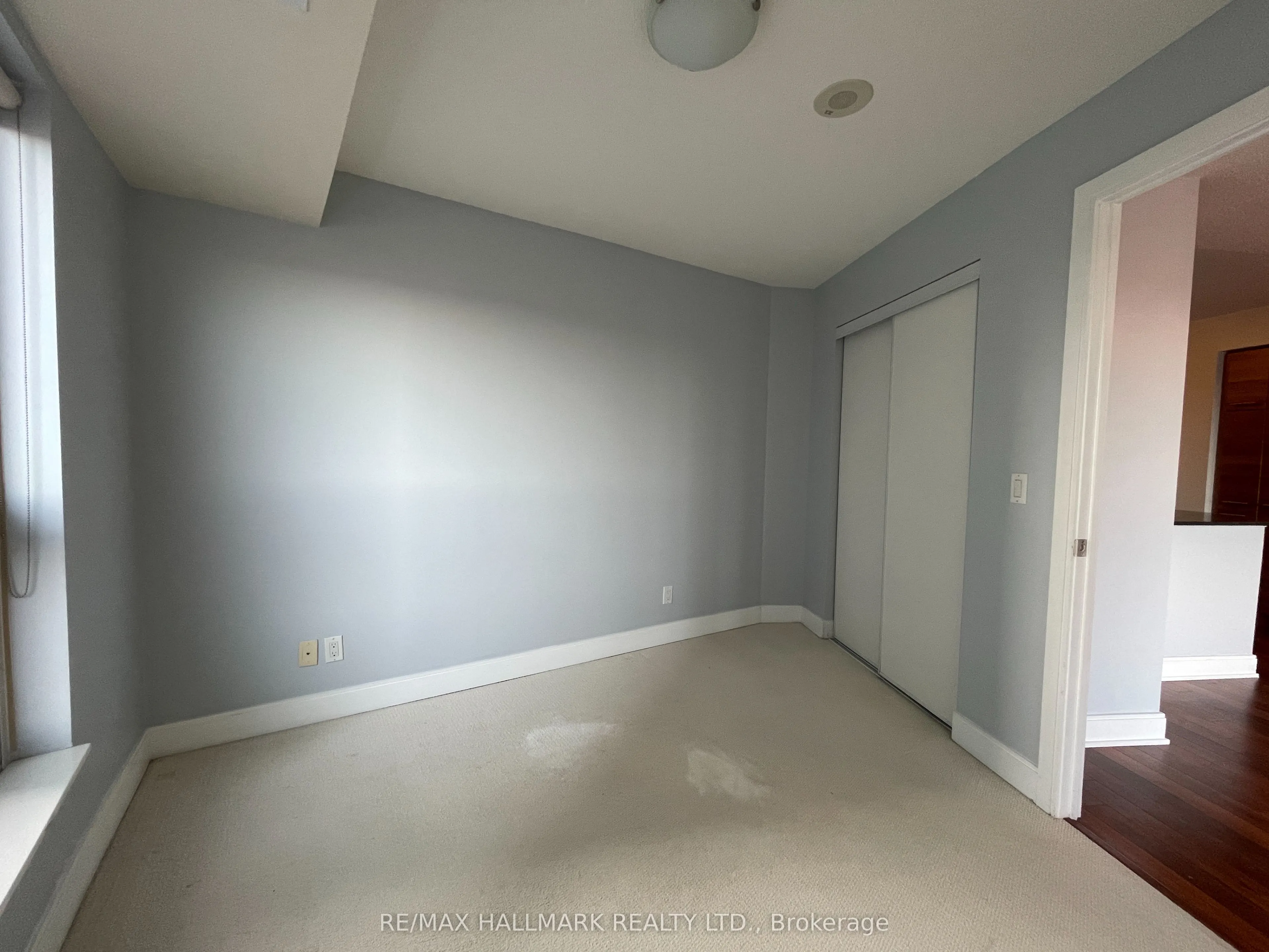 135 Village Green Square, #1018