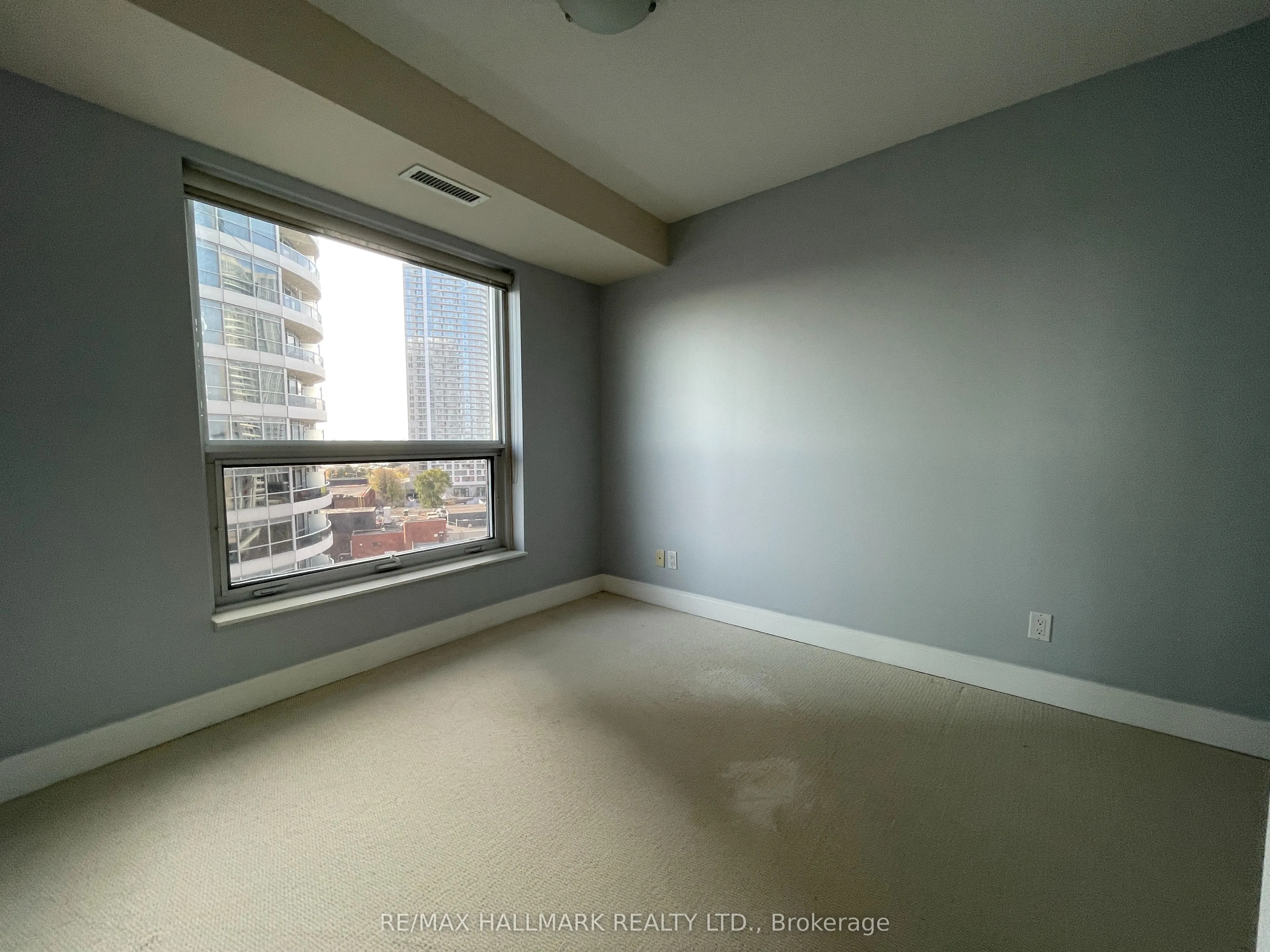 135 Village Green Square, #1018