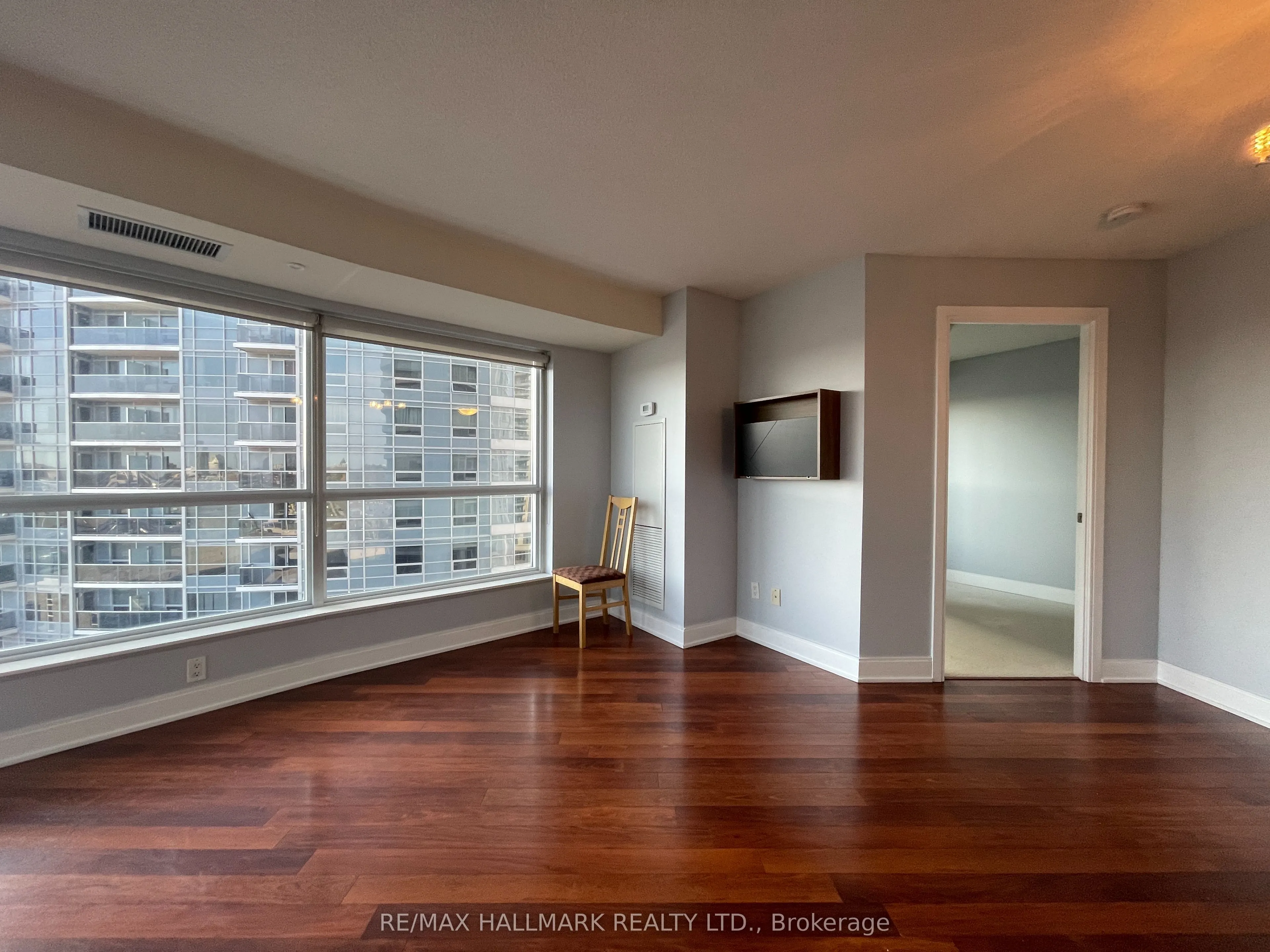 135 Village Green Square, #1018